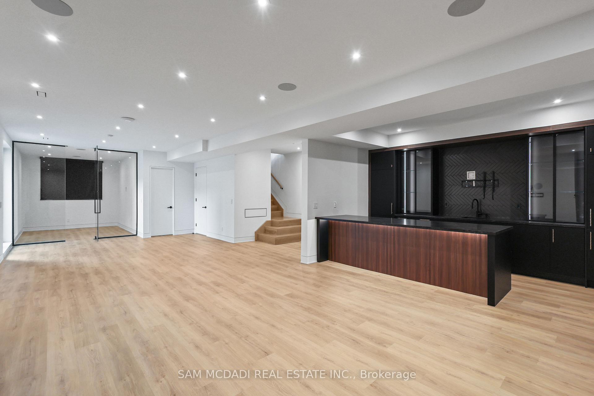 2186 Harcourt Crescent