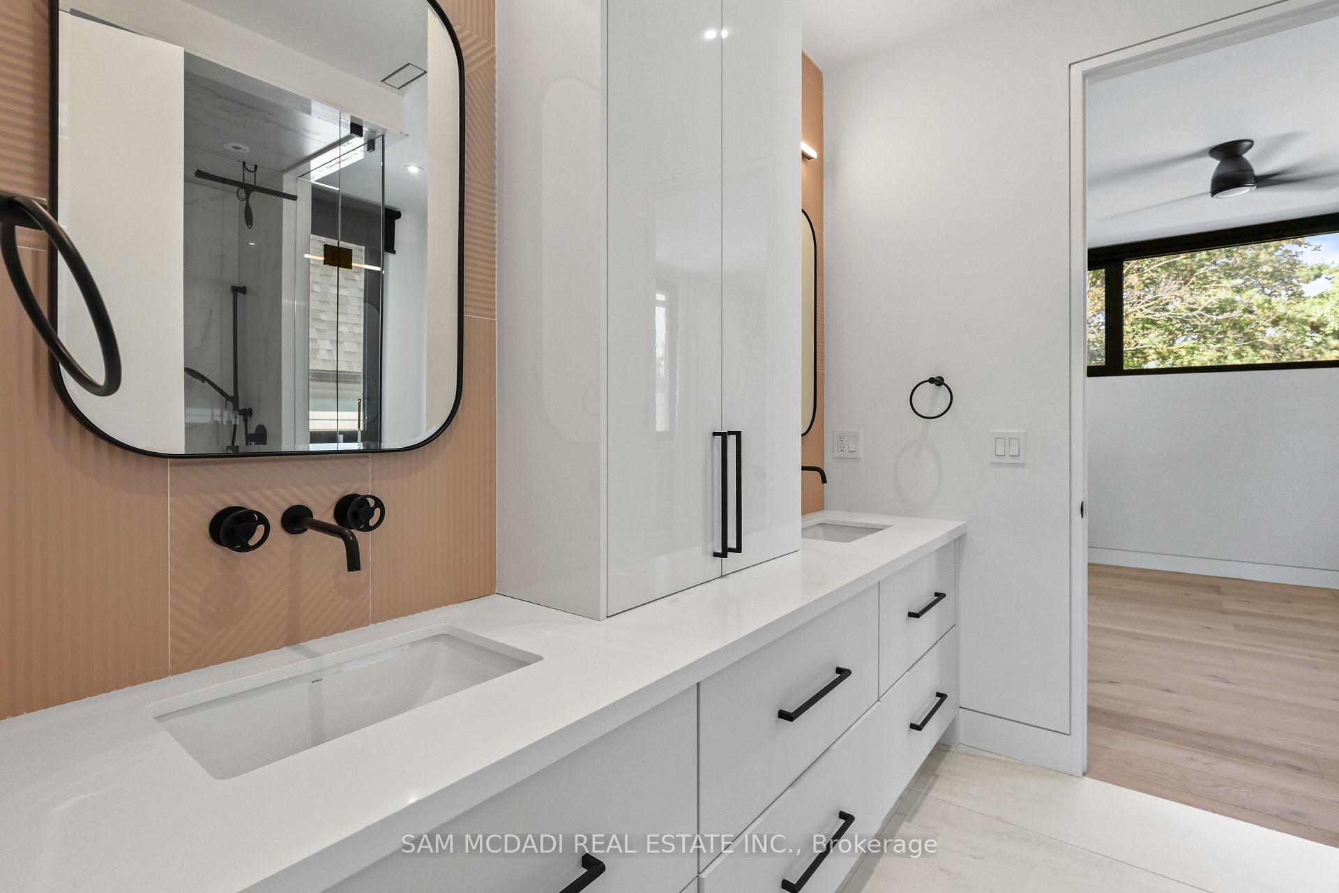 2186 Harcourt Crescent