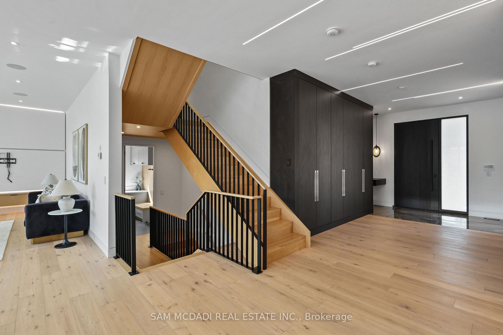 2186 Harcourt Crescent