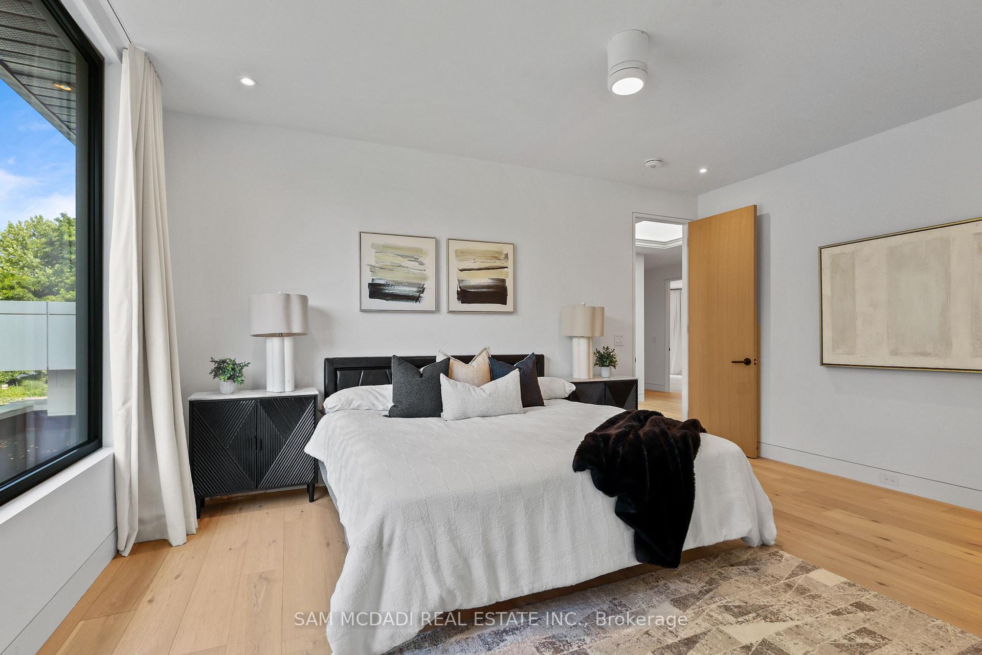 2186 Harcourt Crescent