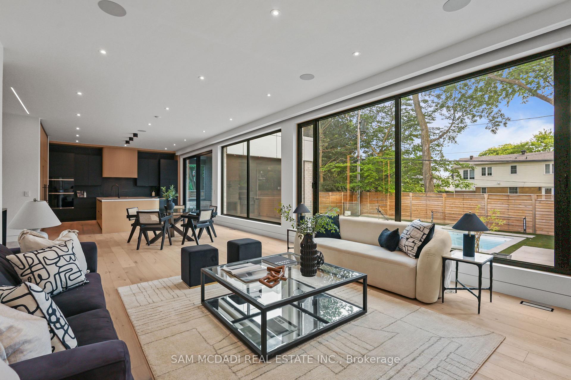 2186 Harcourt Crescent
