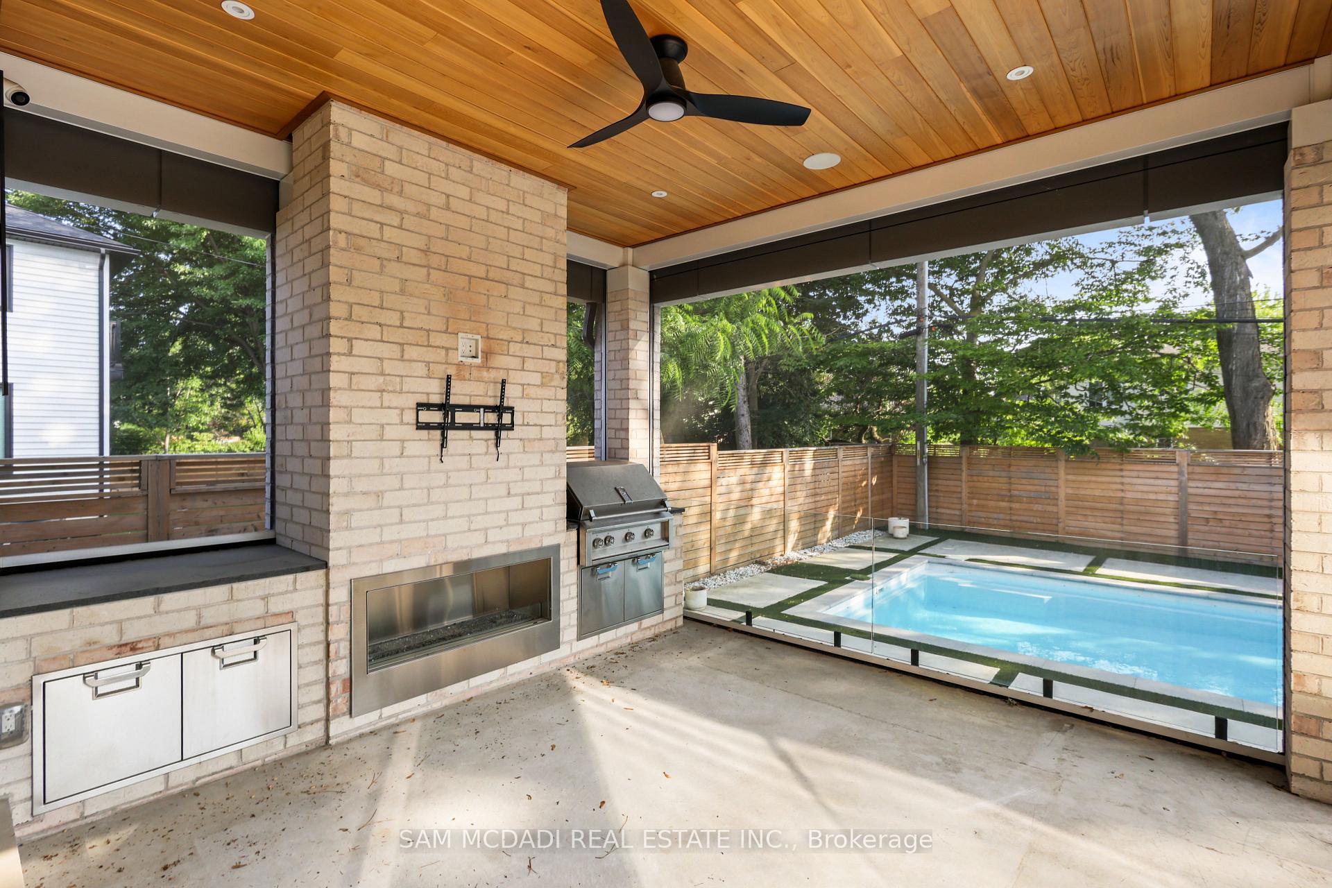 2186 Harcourt Crescent