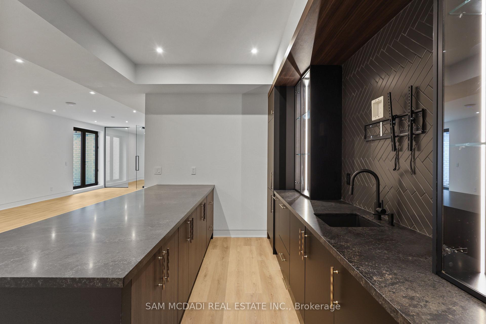 2186 Harcourt Crescent