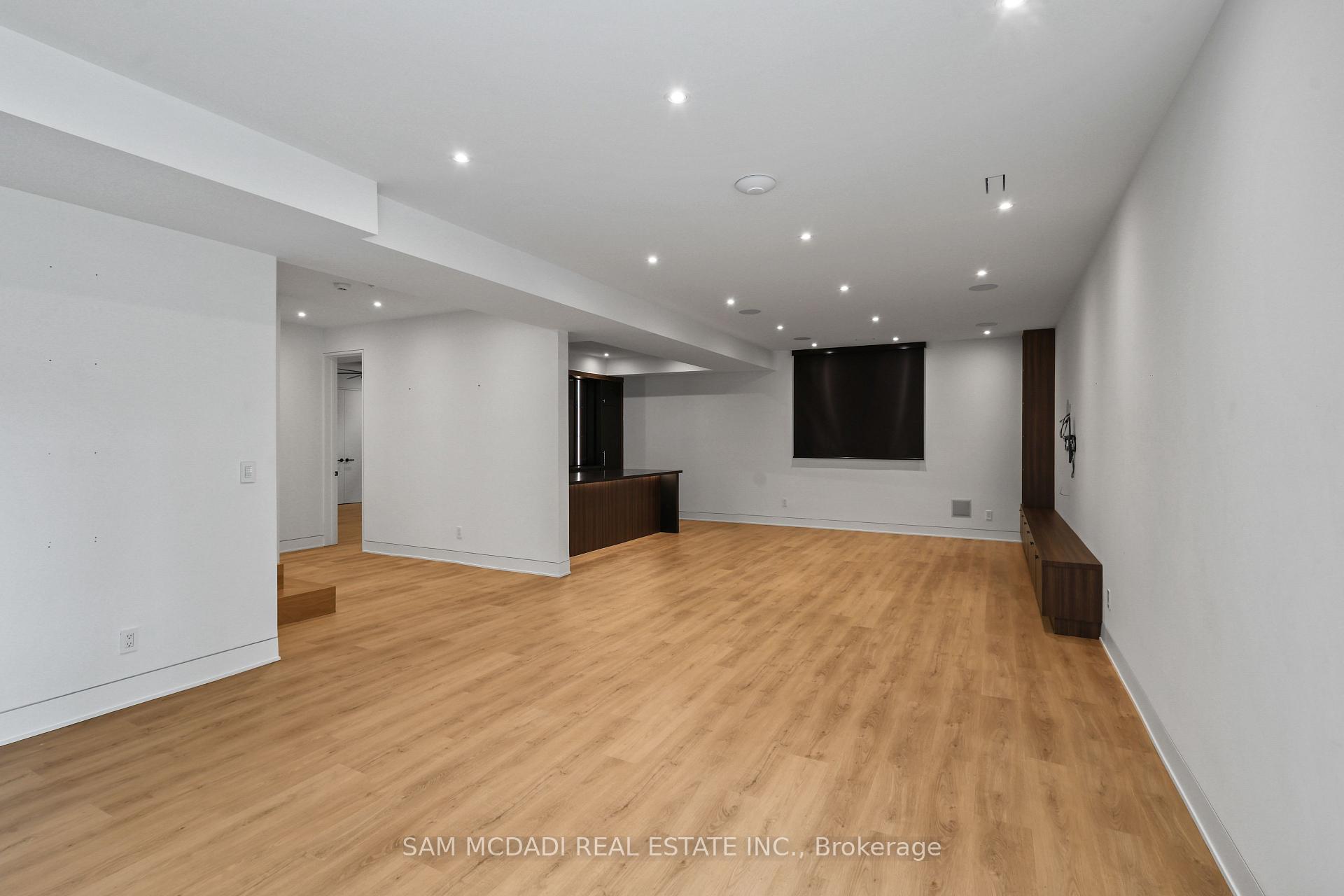 2186 Harcourt Crescent