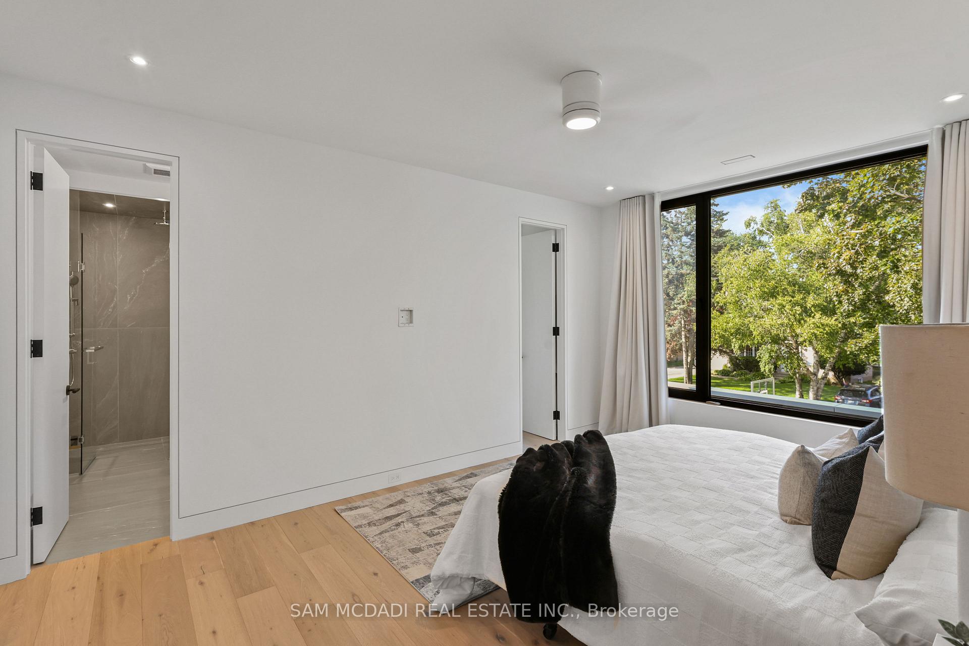 2186 Harcourt Crescent