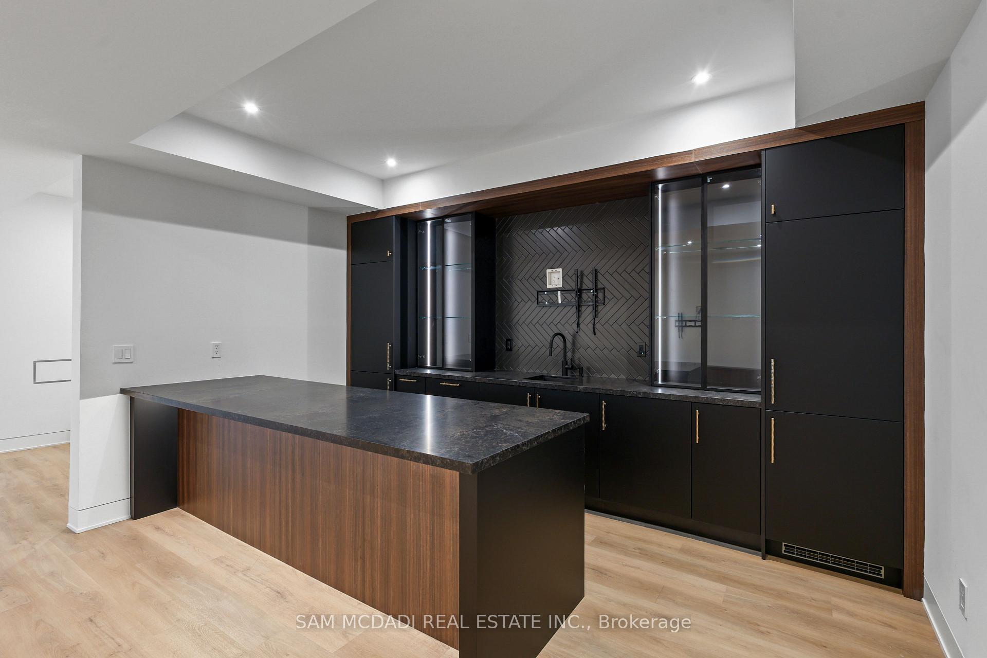 2186 Harcourt Crescent
