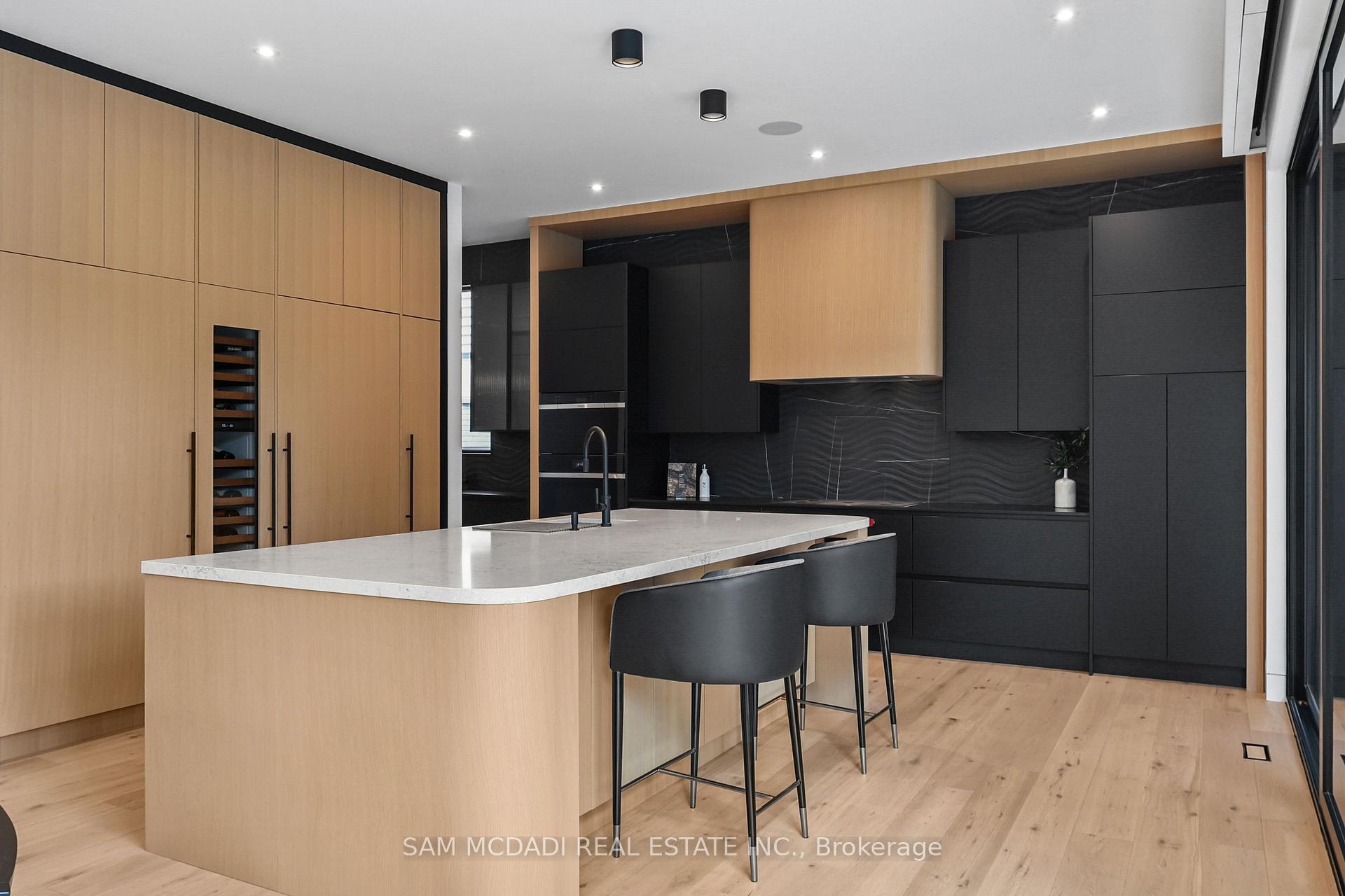 2186 Harcourt Crescent