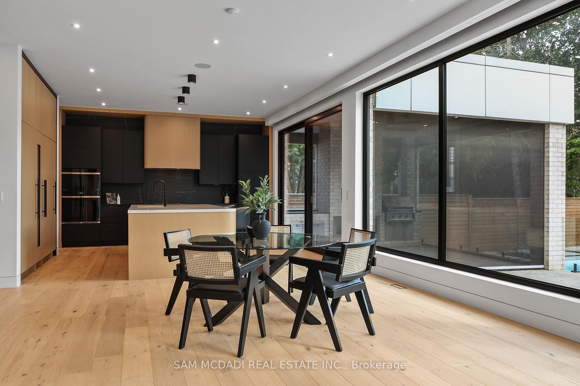 2186 Harcourt Crescent