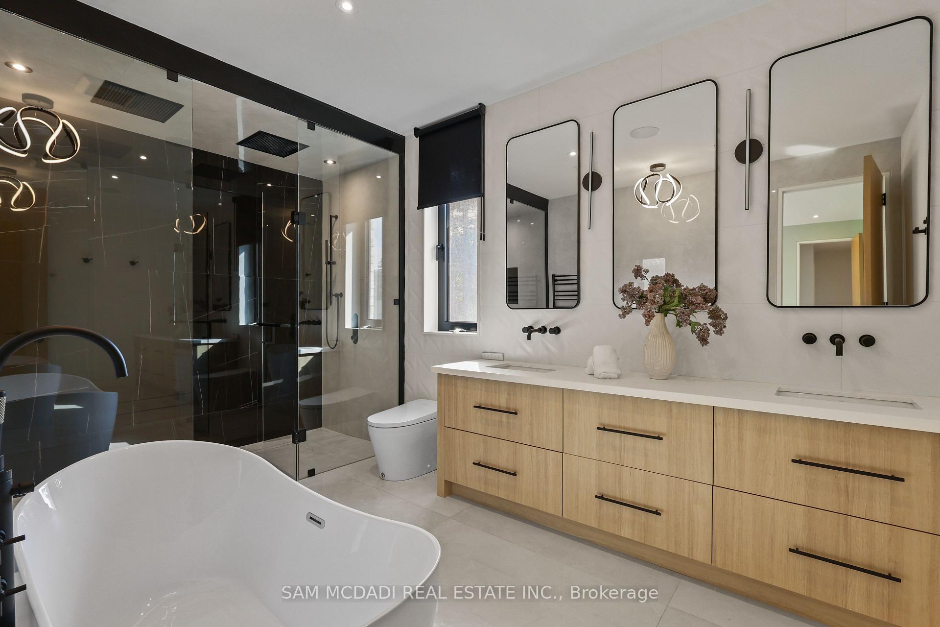 2186 Harcourt Crescent