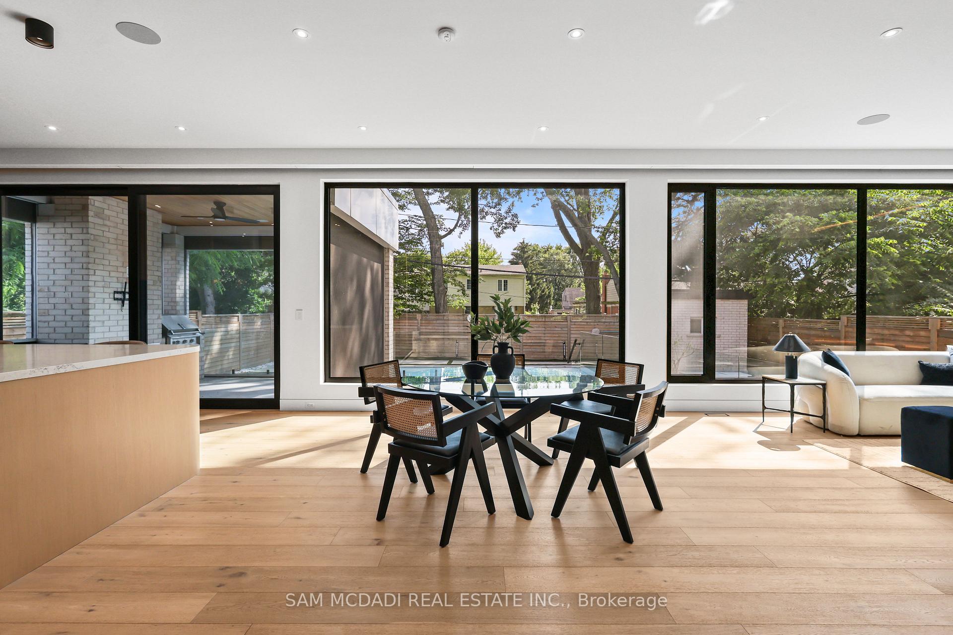 2186 Harcourt Crescent