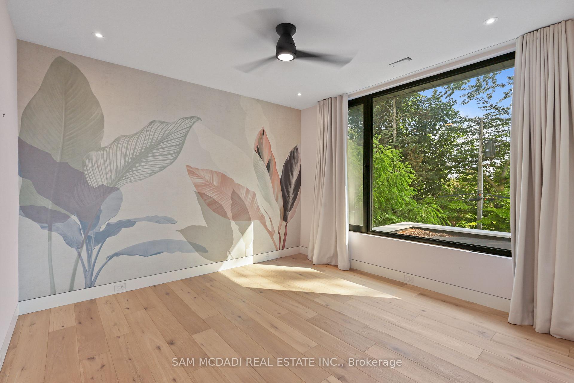 2186 Harcourt Crescent