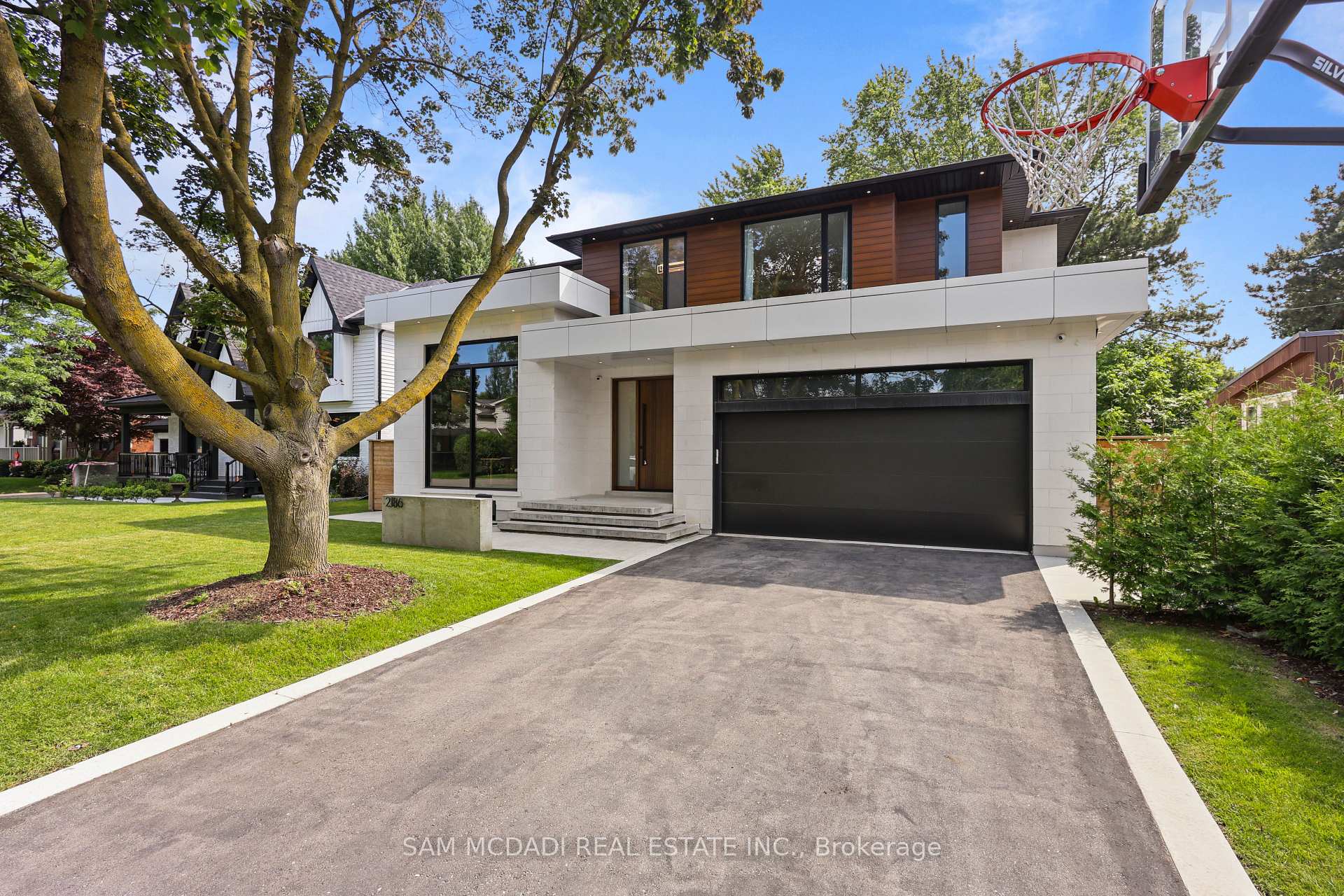2186 Harcourt Crescent