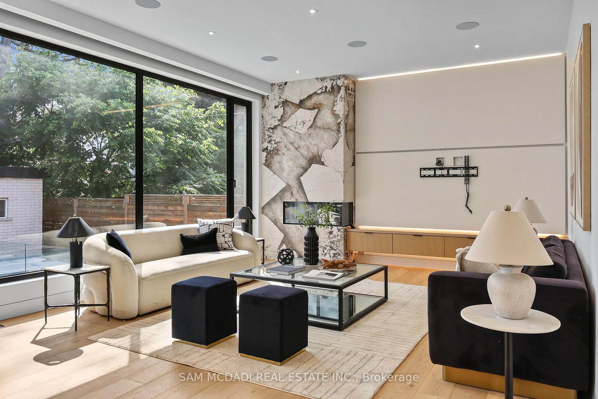 2186 Harcourt Crescent