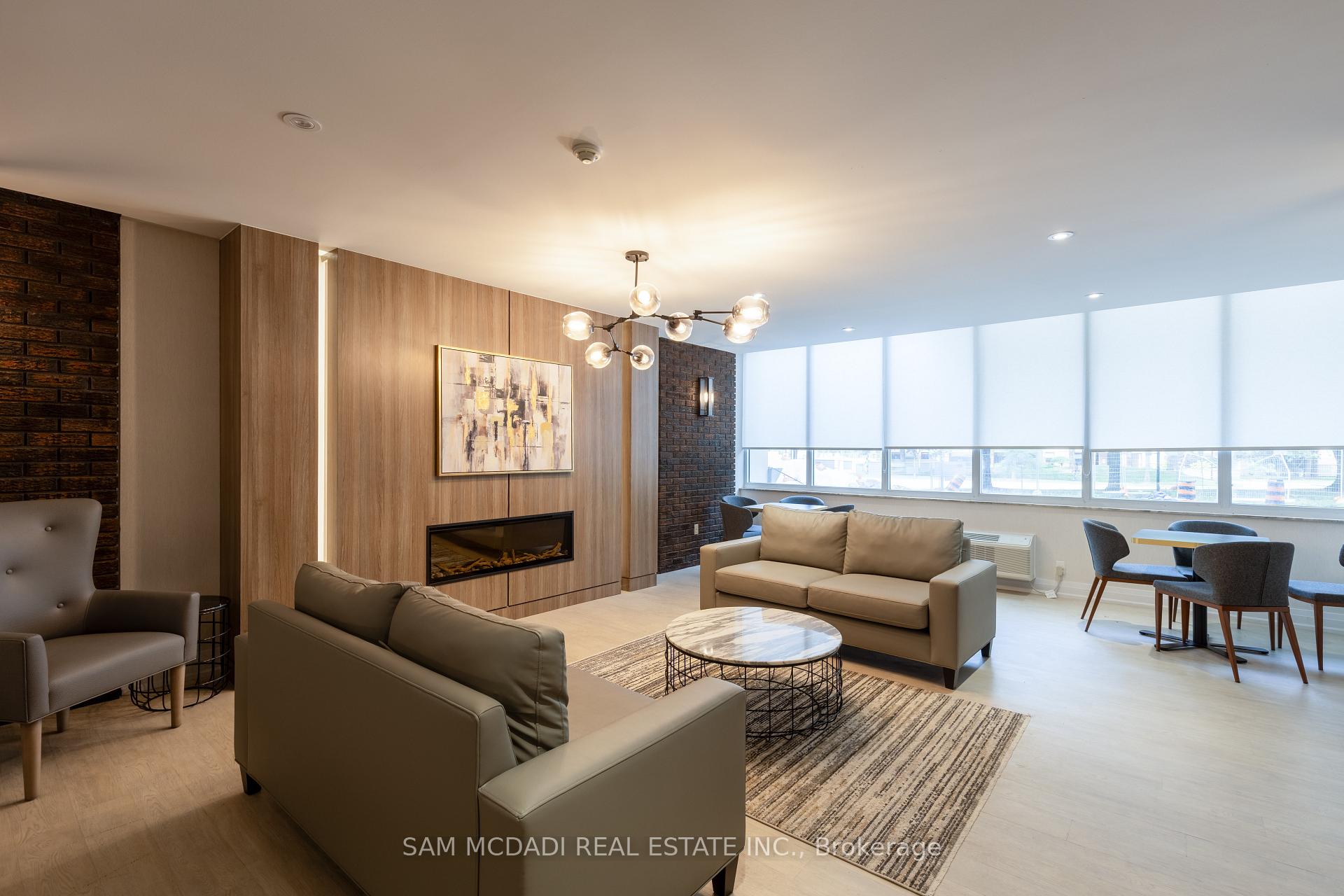 966 Inverhouse Drive 412