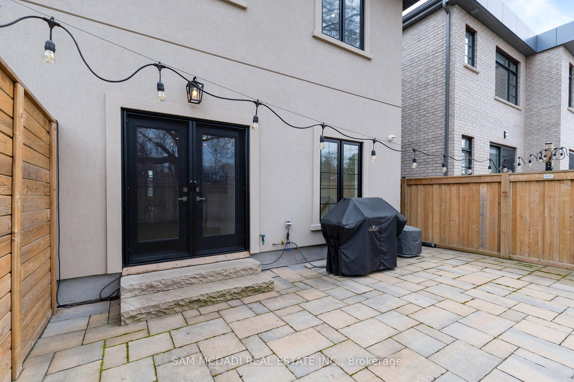 4 Iroquois Avenue