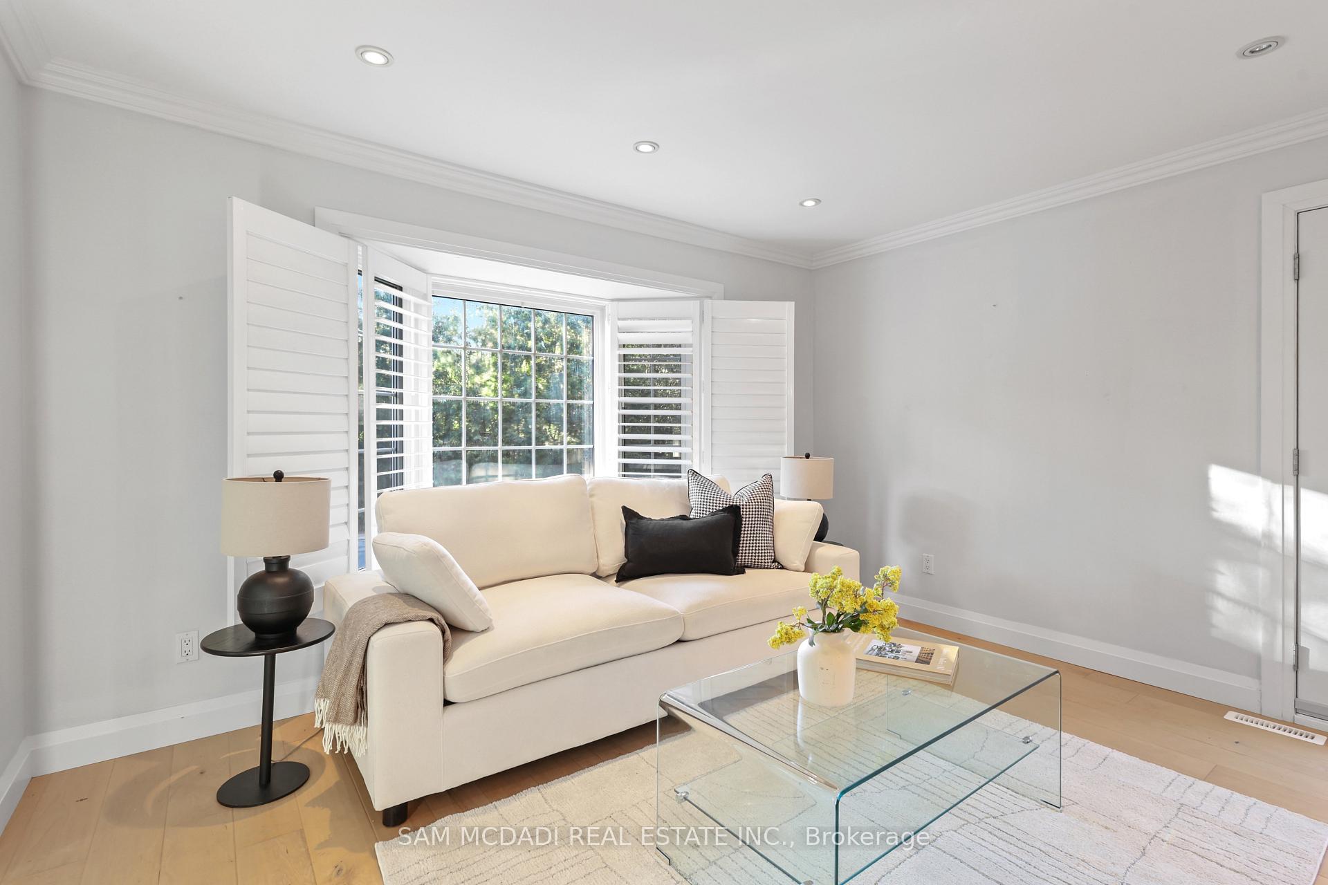 38 Kenninghall Boulevard