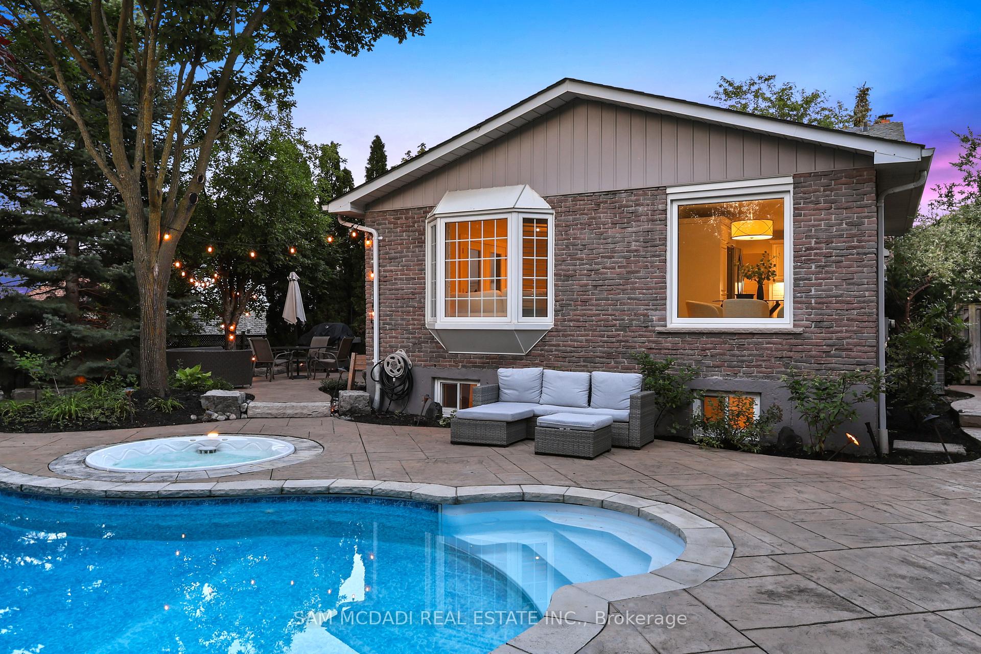 38 Kenninghall Boulevard