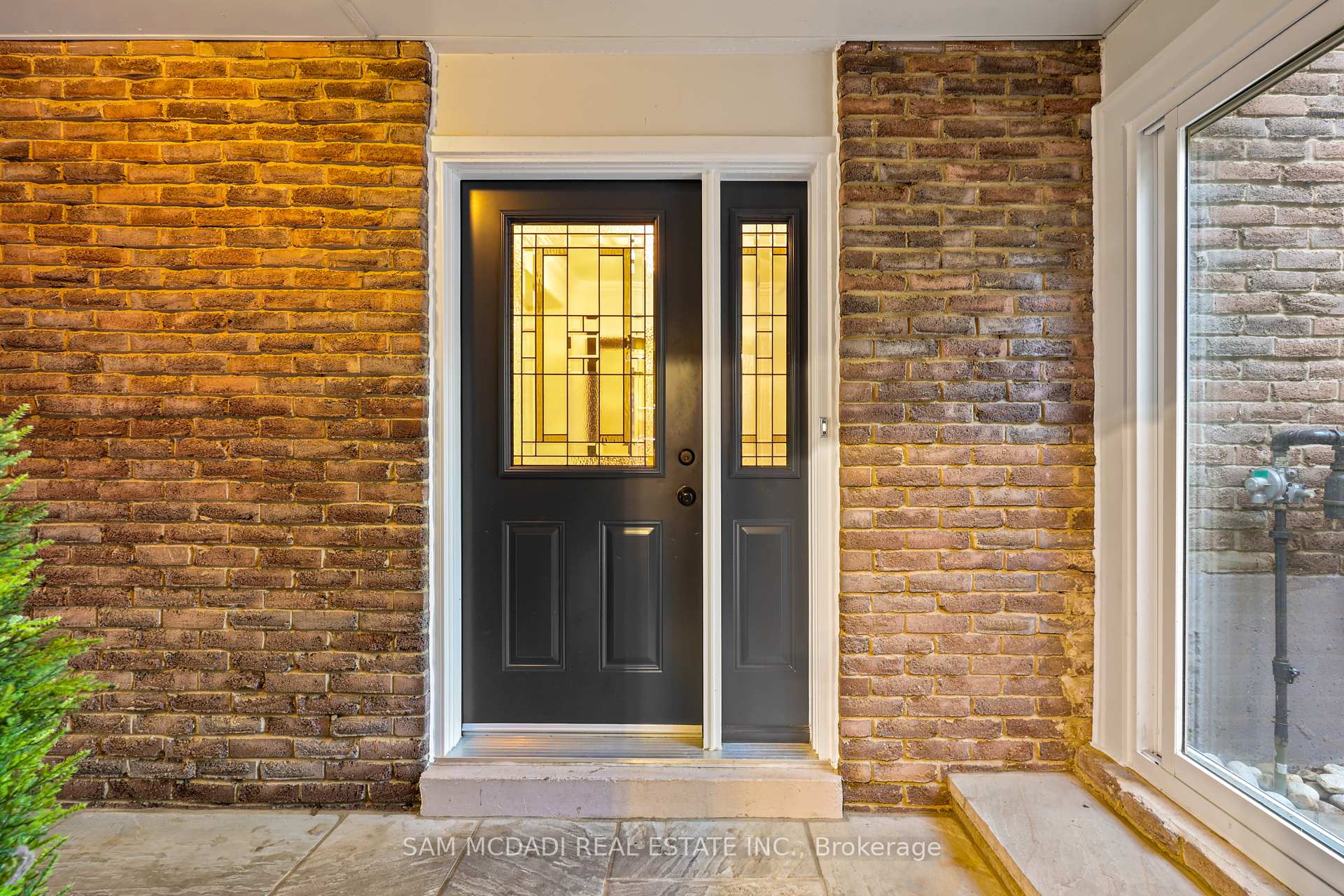 38 Kenninghall Boulevard