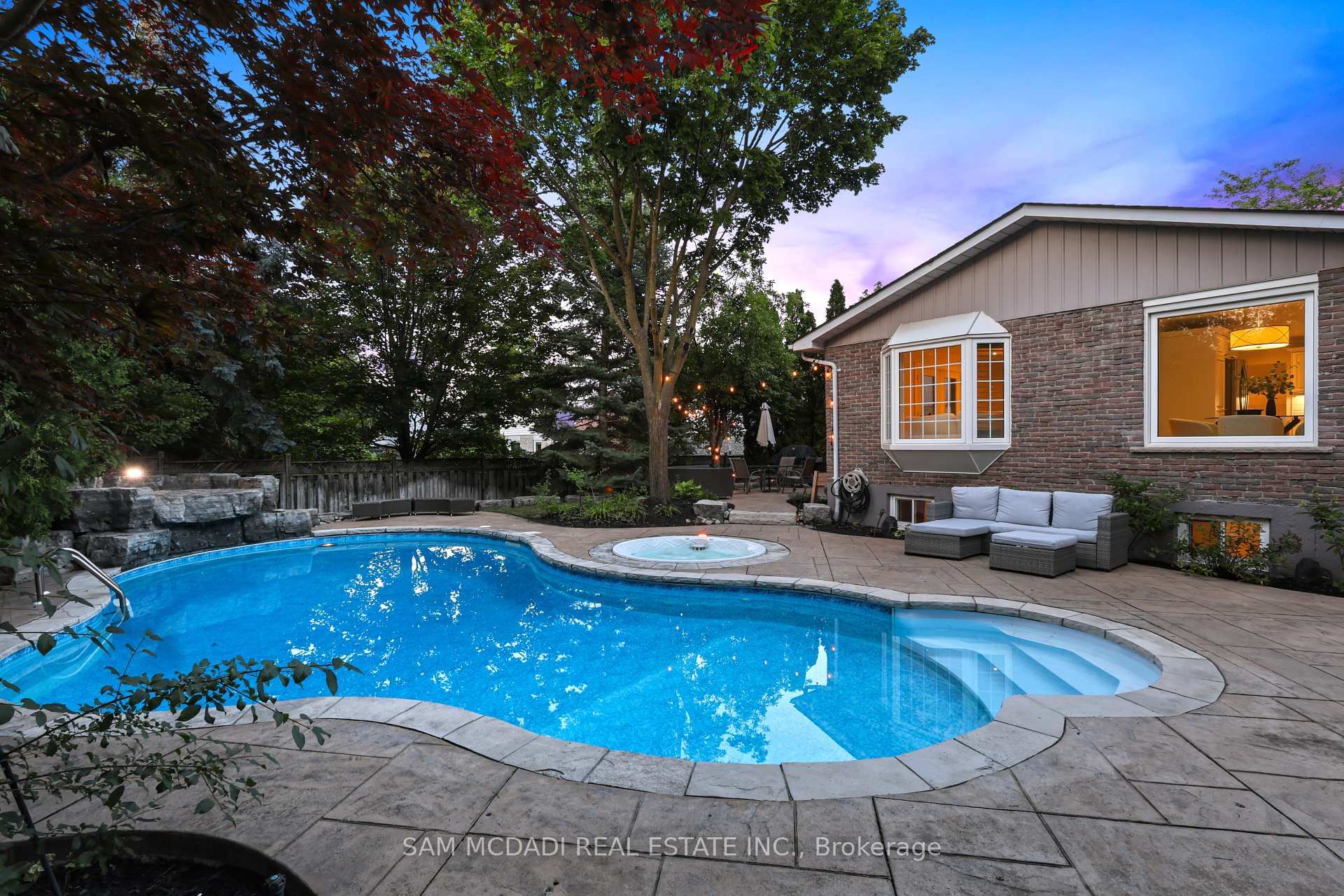 38 Kenninghall Boulevard