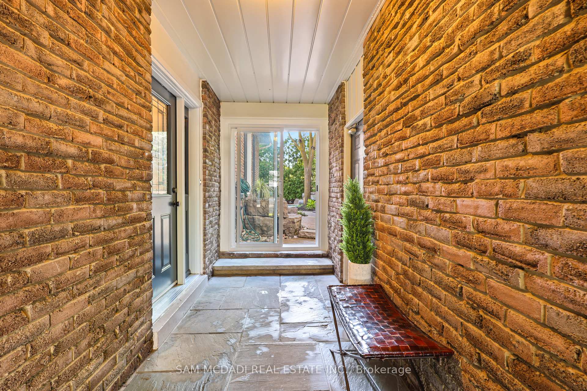 38 Kenninghall Boulevard