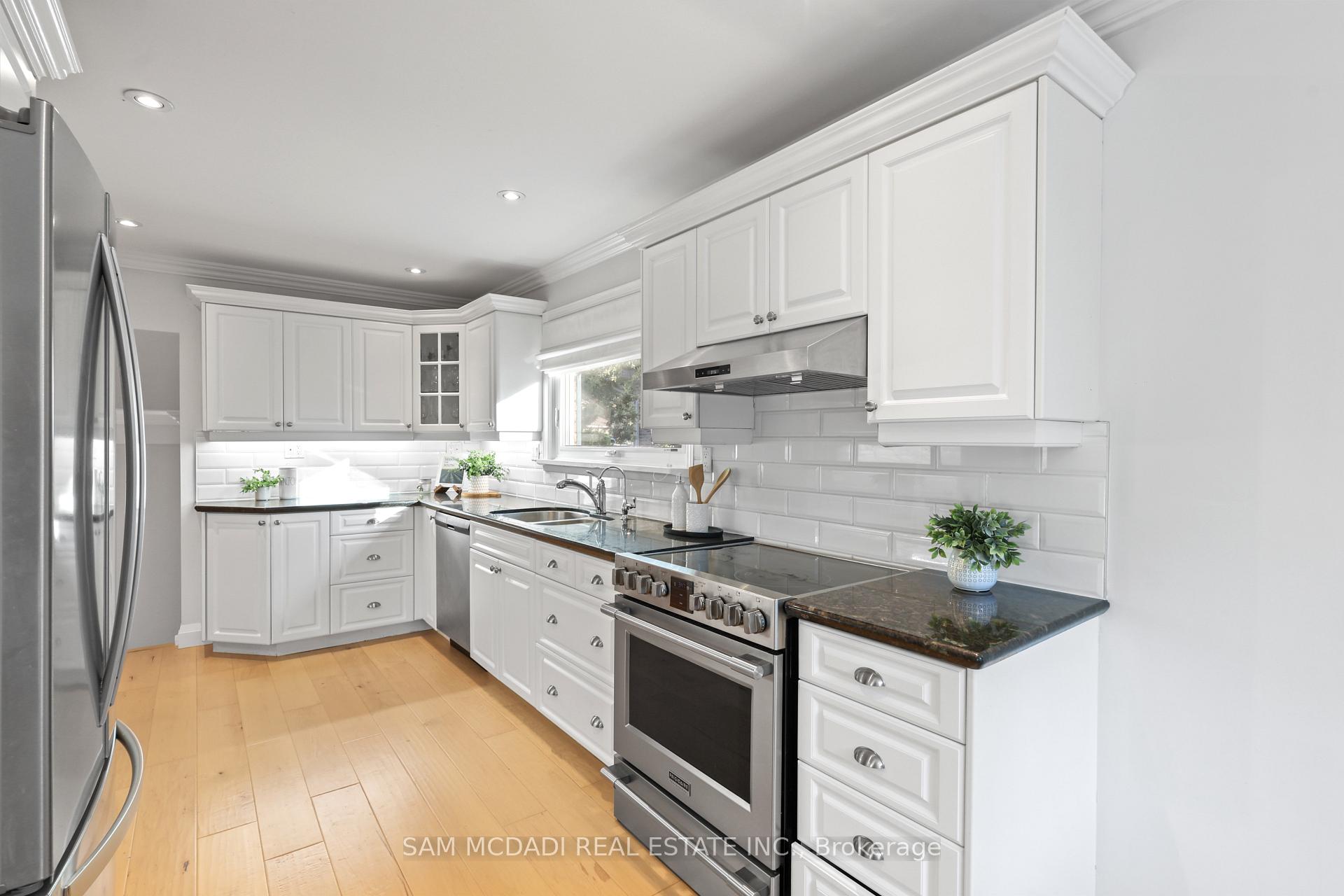 38 Kenninghall Boulevard