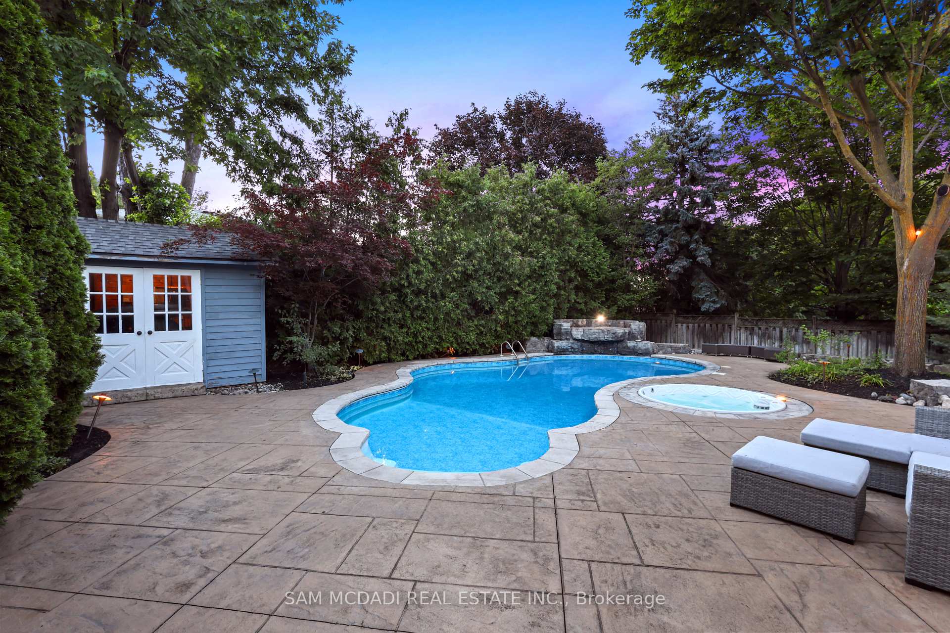 38 Kenninghall Boulevard