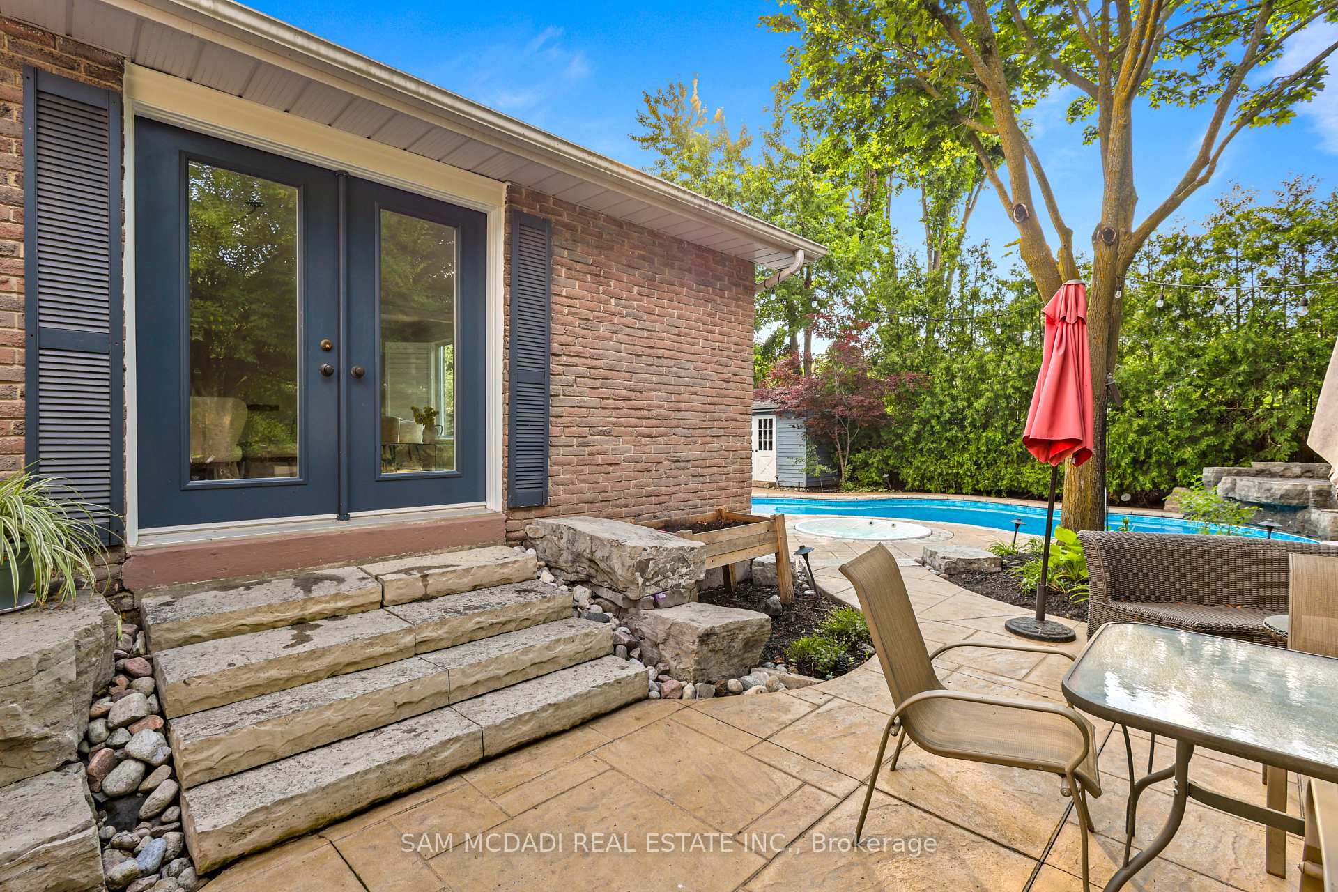 38 Kenninghall Boulevard