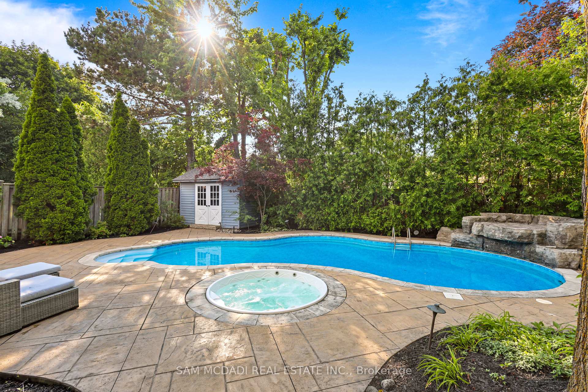38 Kenninghall Boulevard