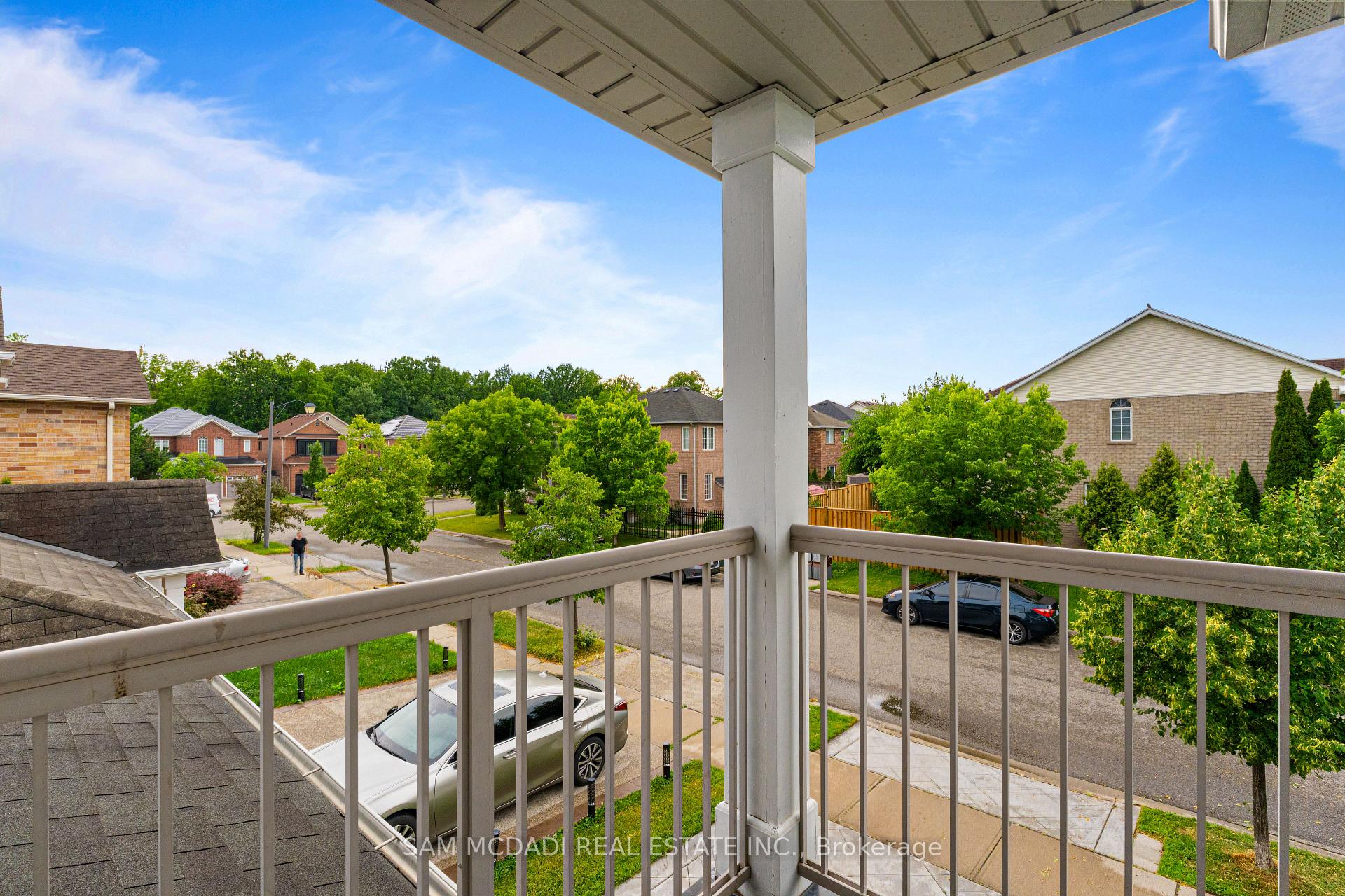 1190 Fox Crescent