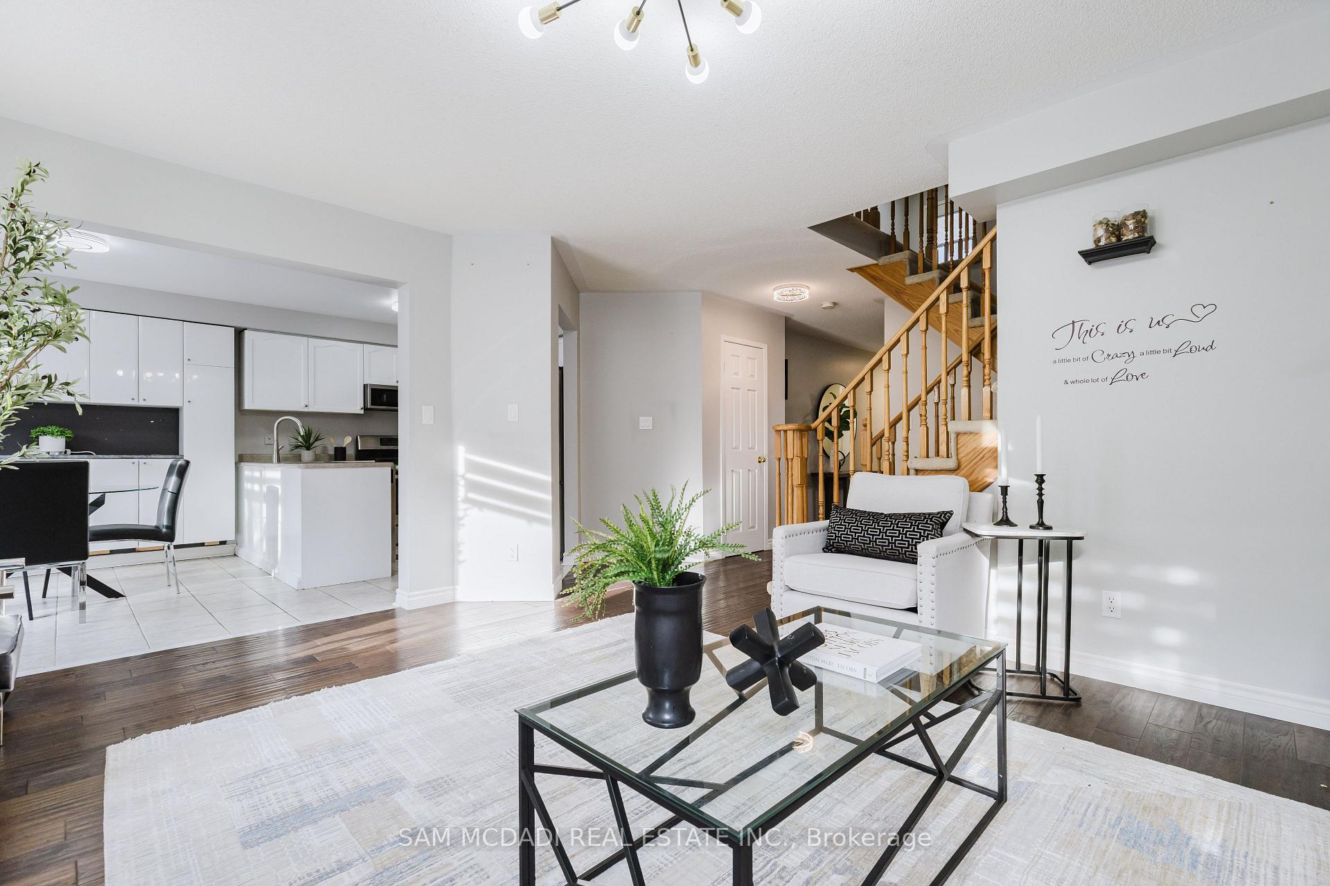 1190 Fox Crescent