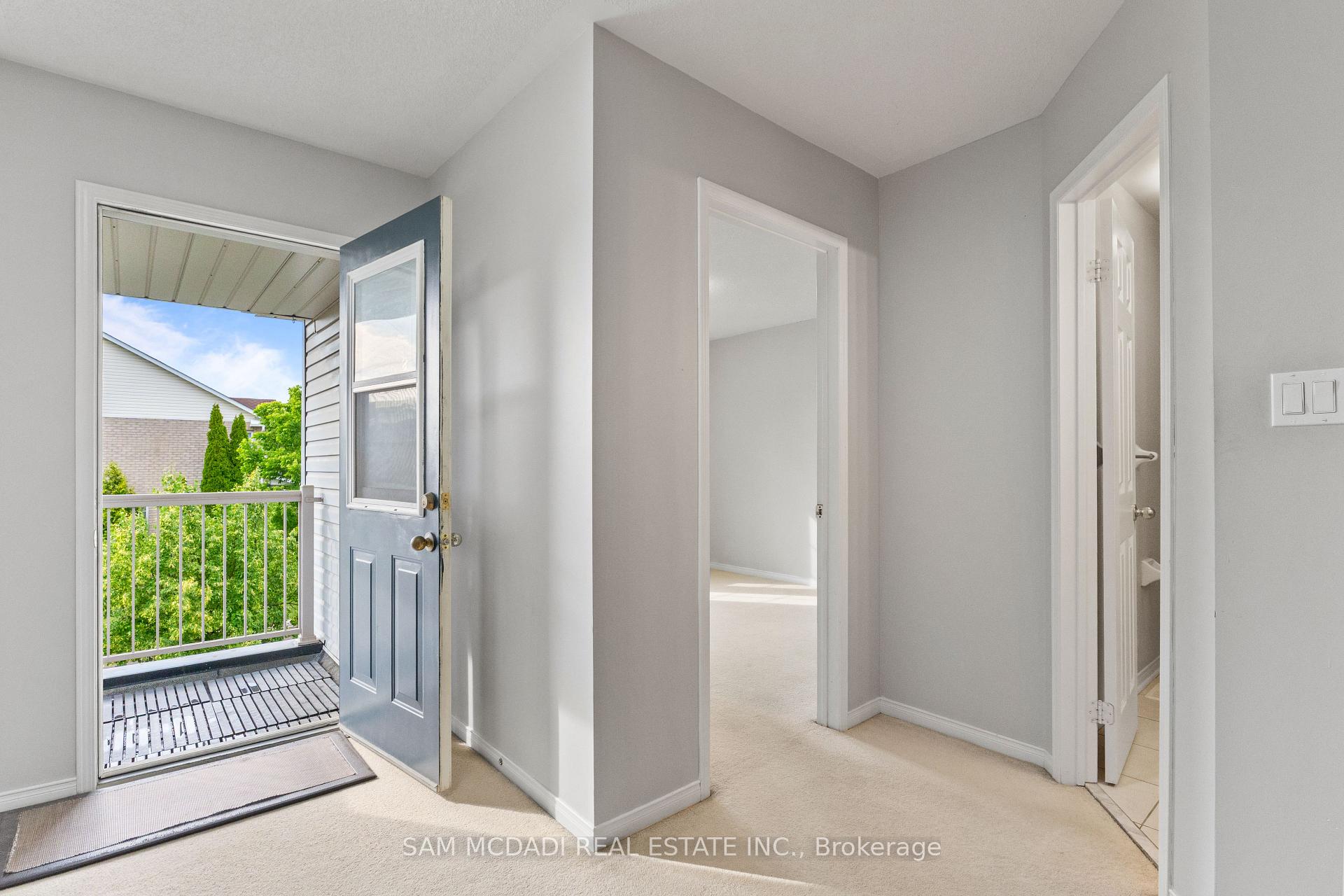 1190 Fox Crescent