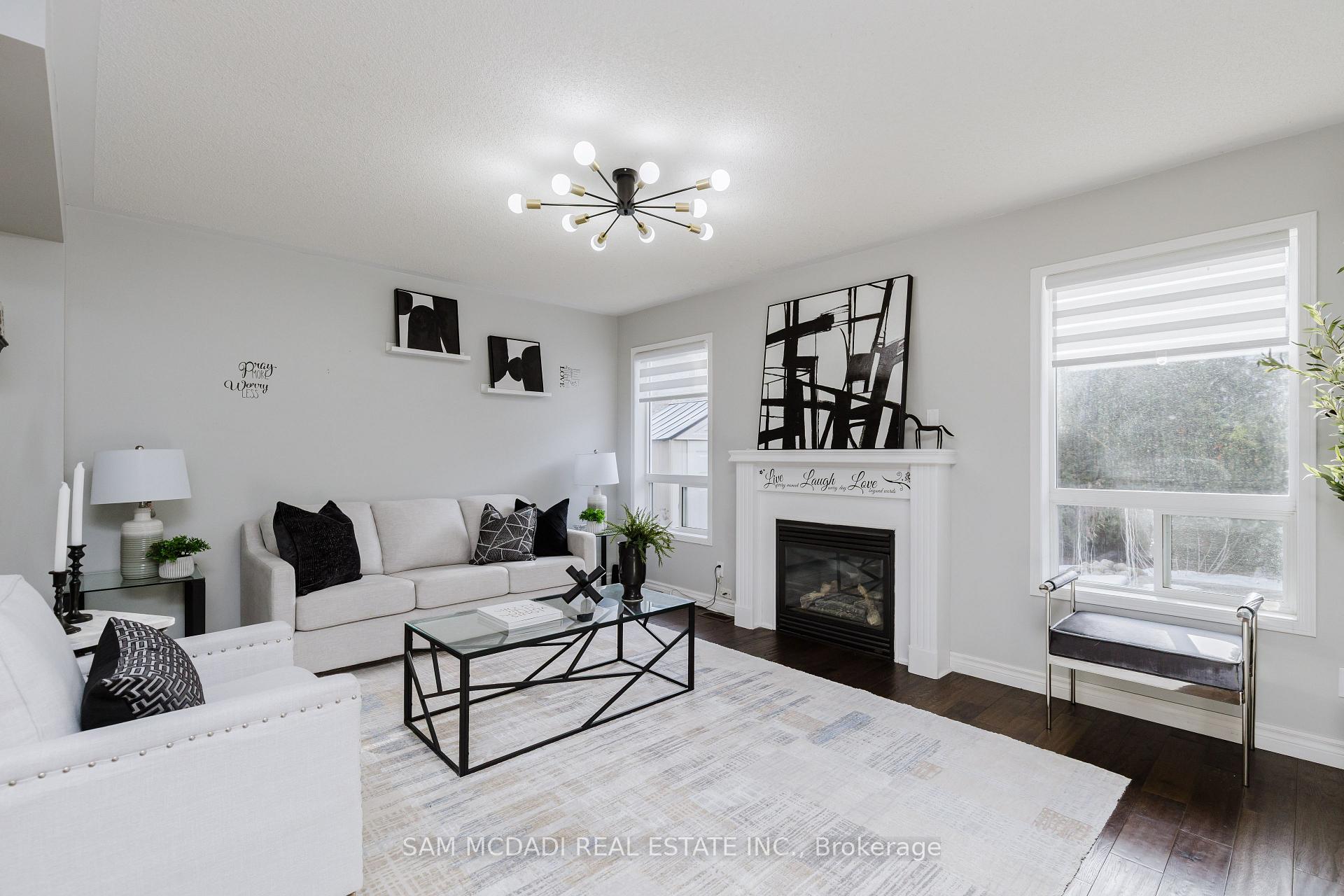1190 Fox Crescent