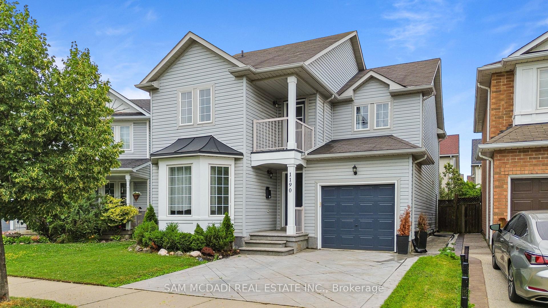 1190 Fox Crescent