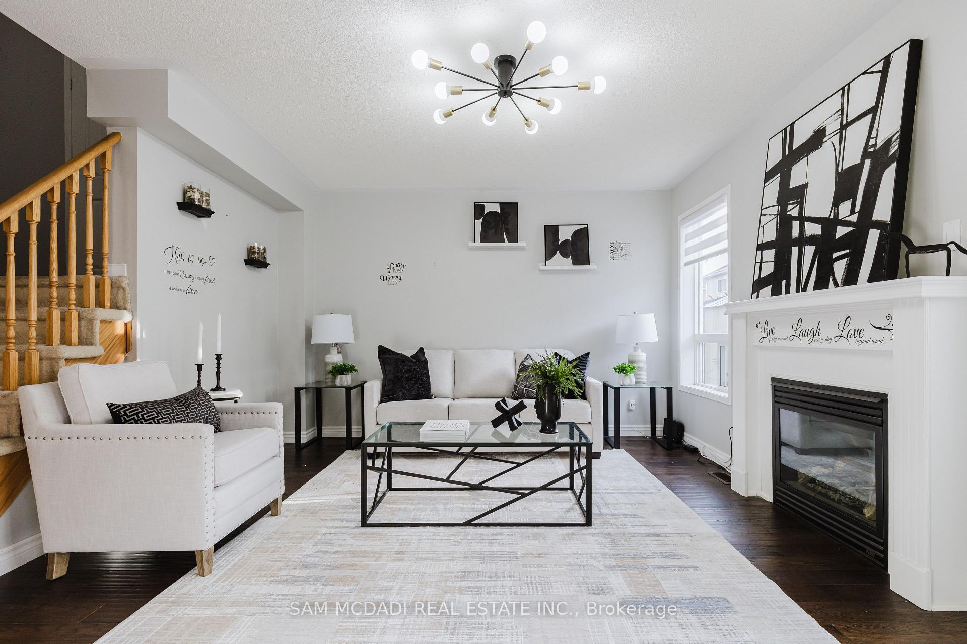1190 Fox Crescent