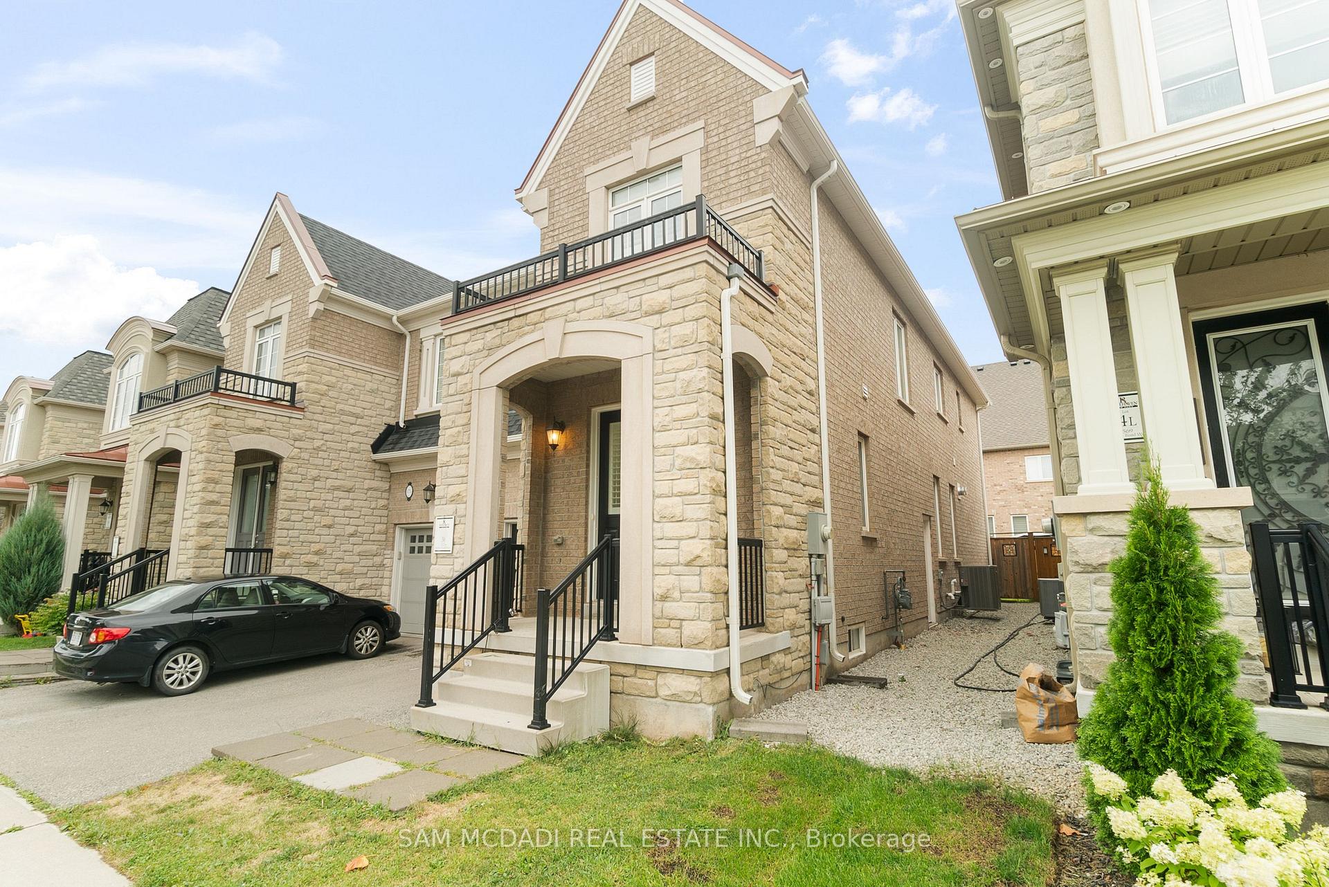 573 Settlers Road W