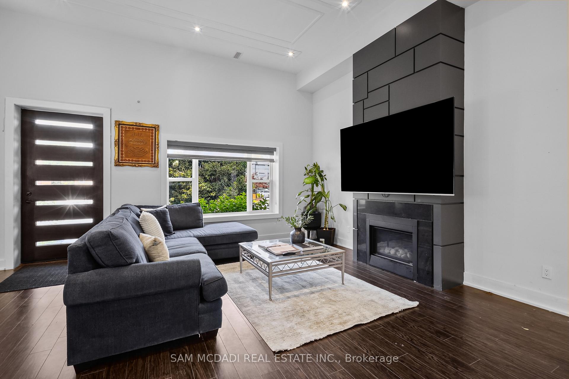 30 Maple Avenue N