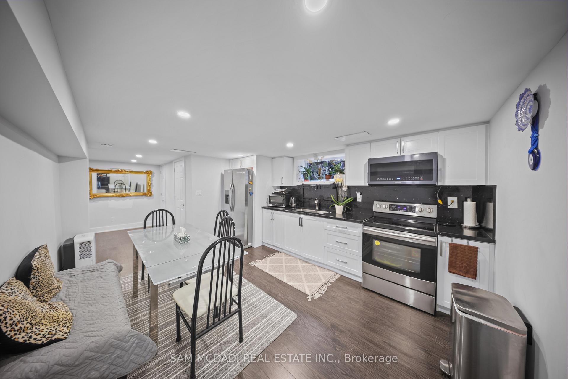 30 Maple Avenue N