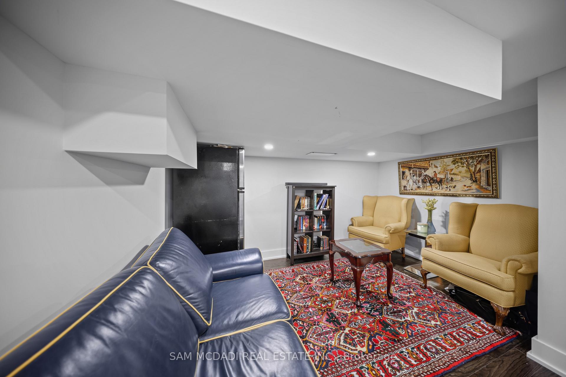 30 Maple Avenue N