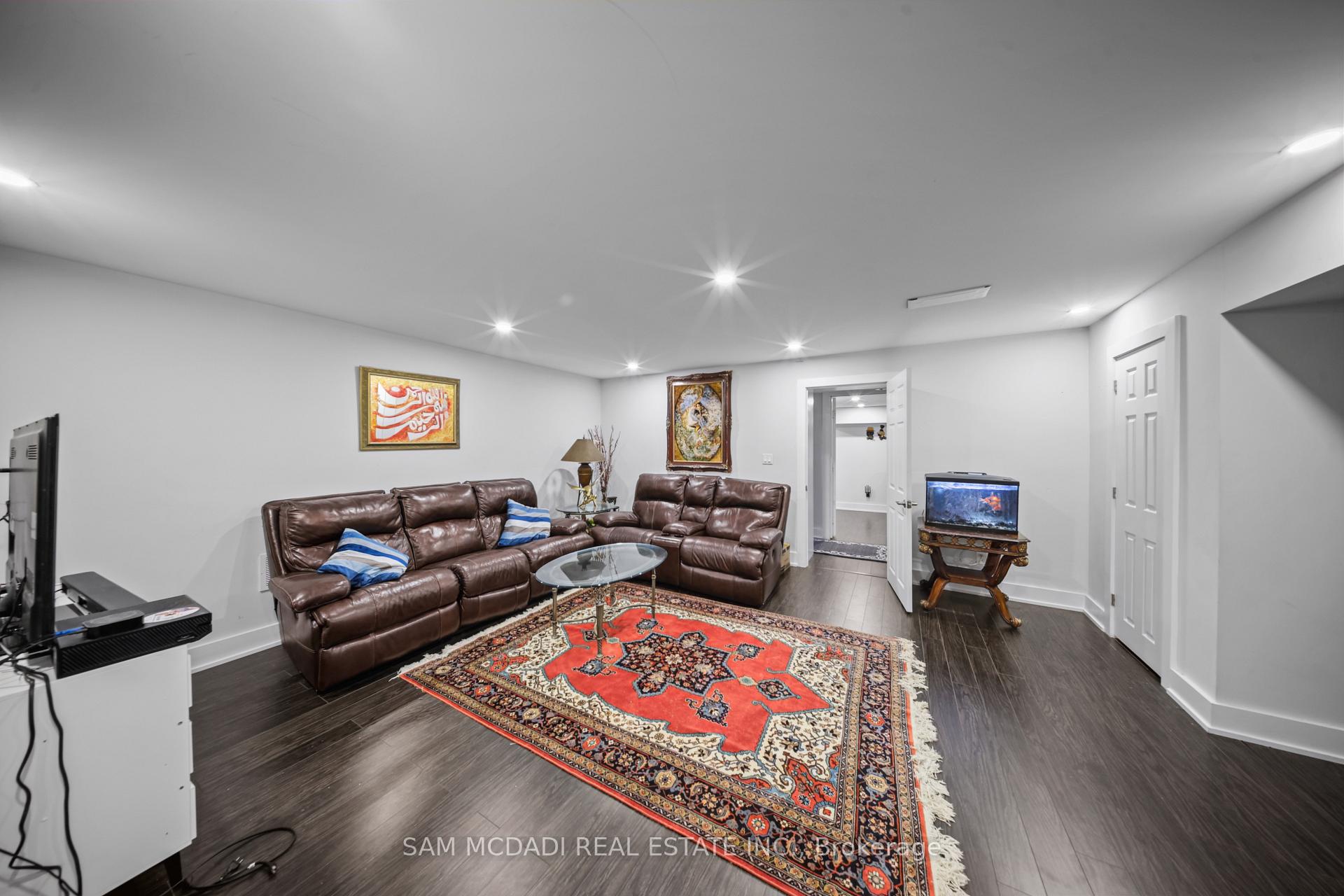 30 Maple Avenue N