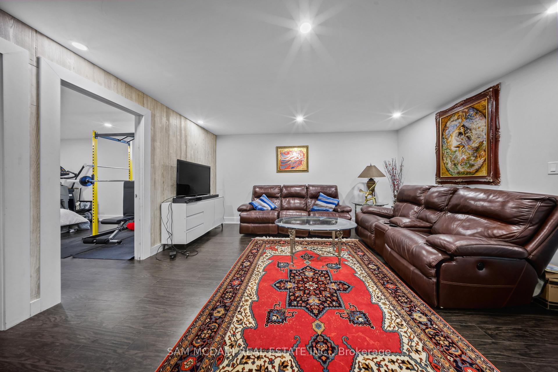 30 Maple Avenue N