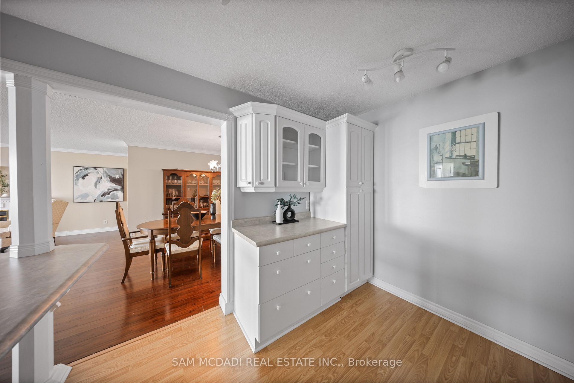 5280 Lakeshore Road 1105