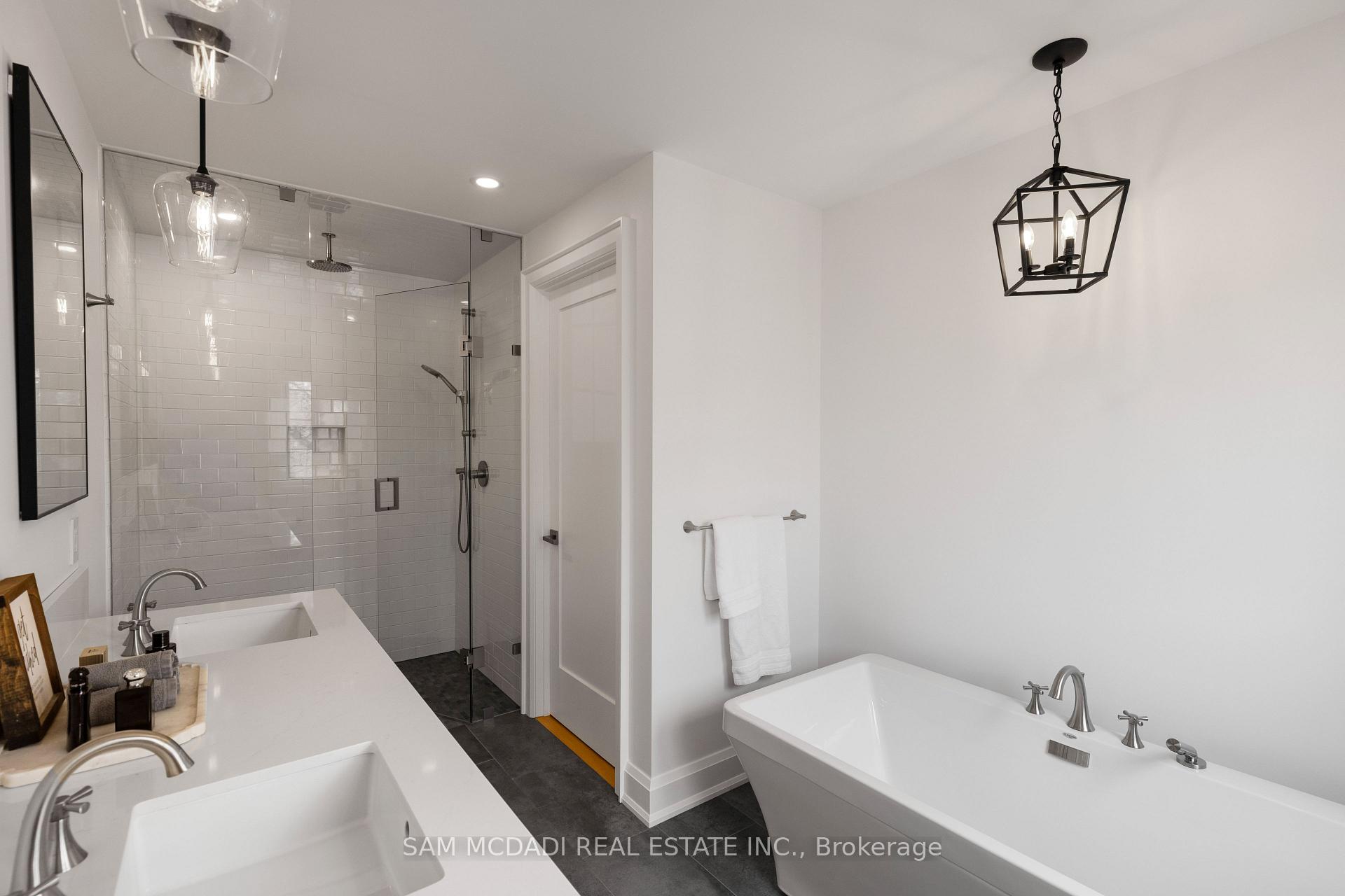 4 Iroquois Avenue