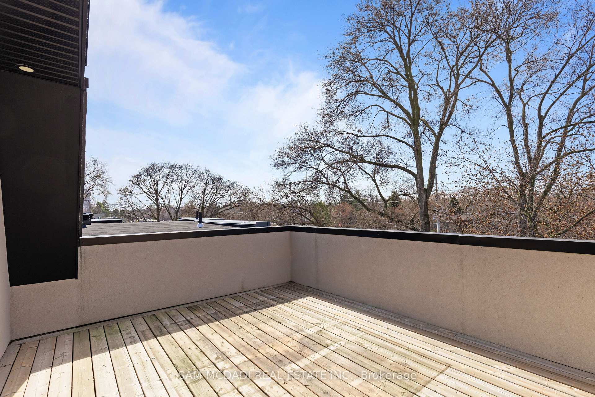4 Iroquois Avenue