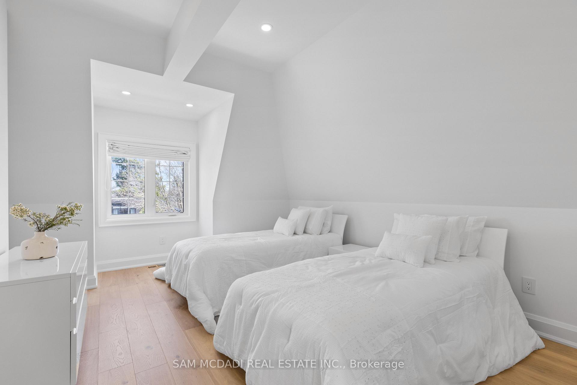 4 Iroquois Avenue