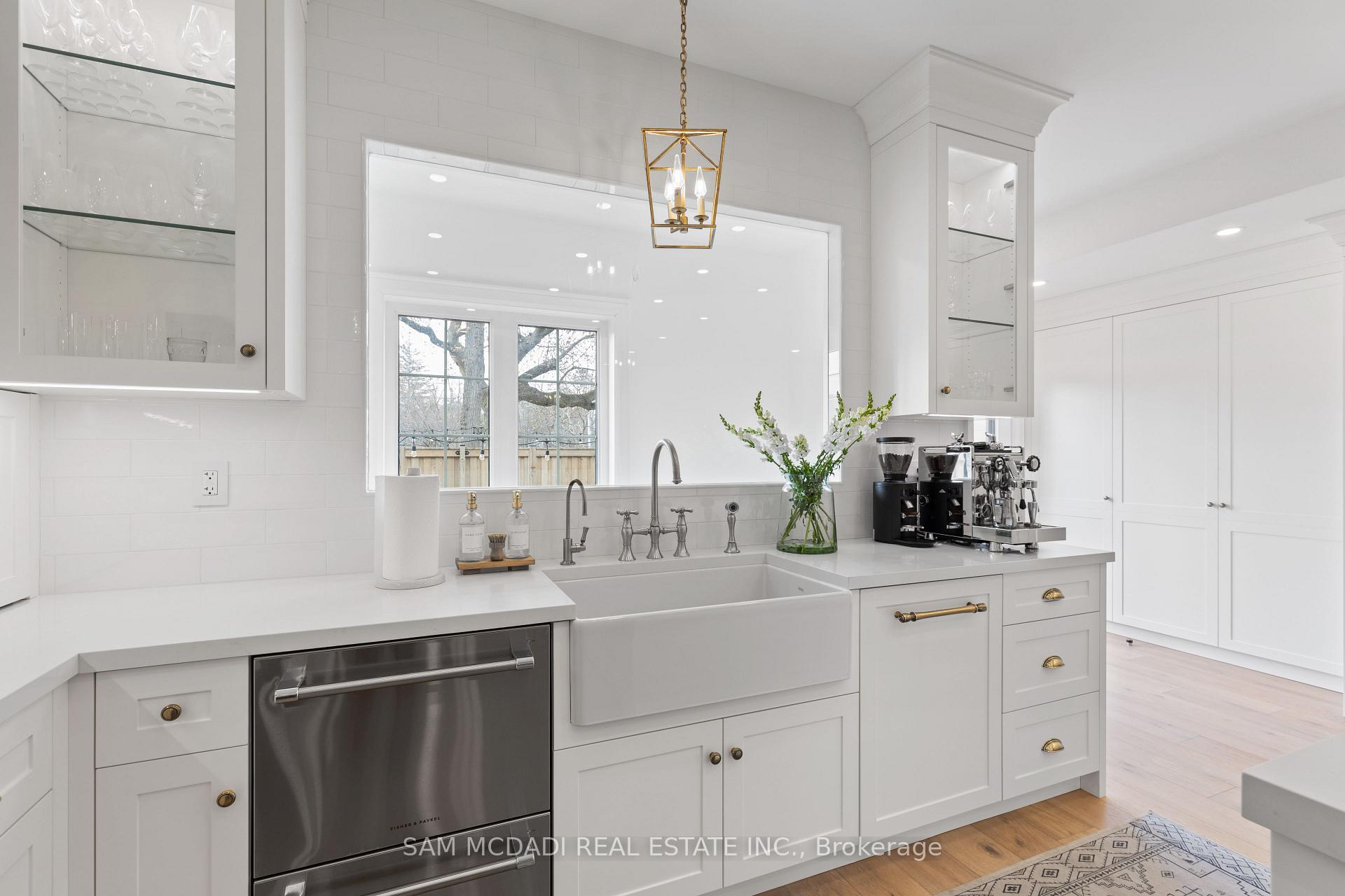 4 Iroquois Avenue