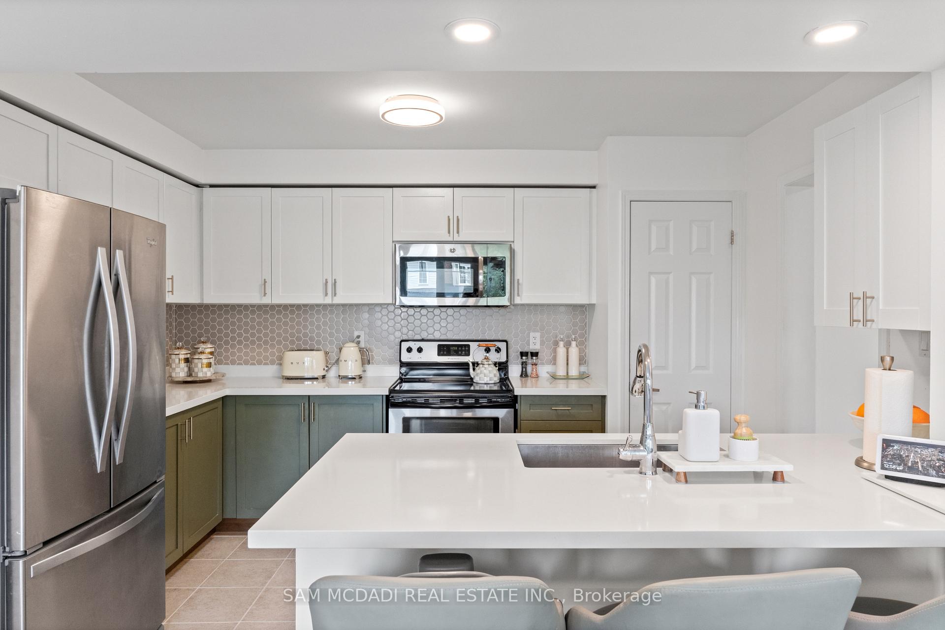 886 Fowles Court