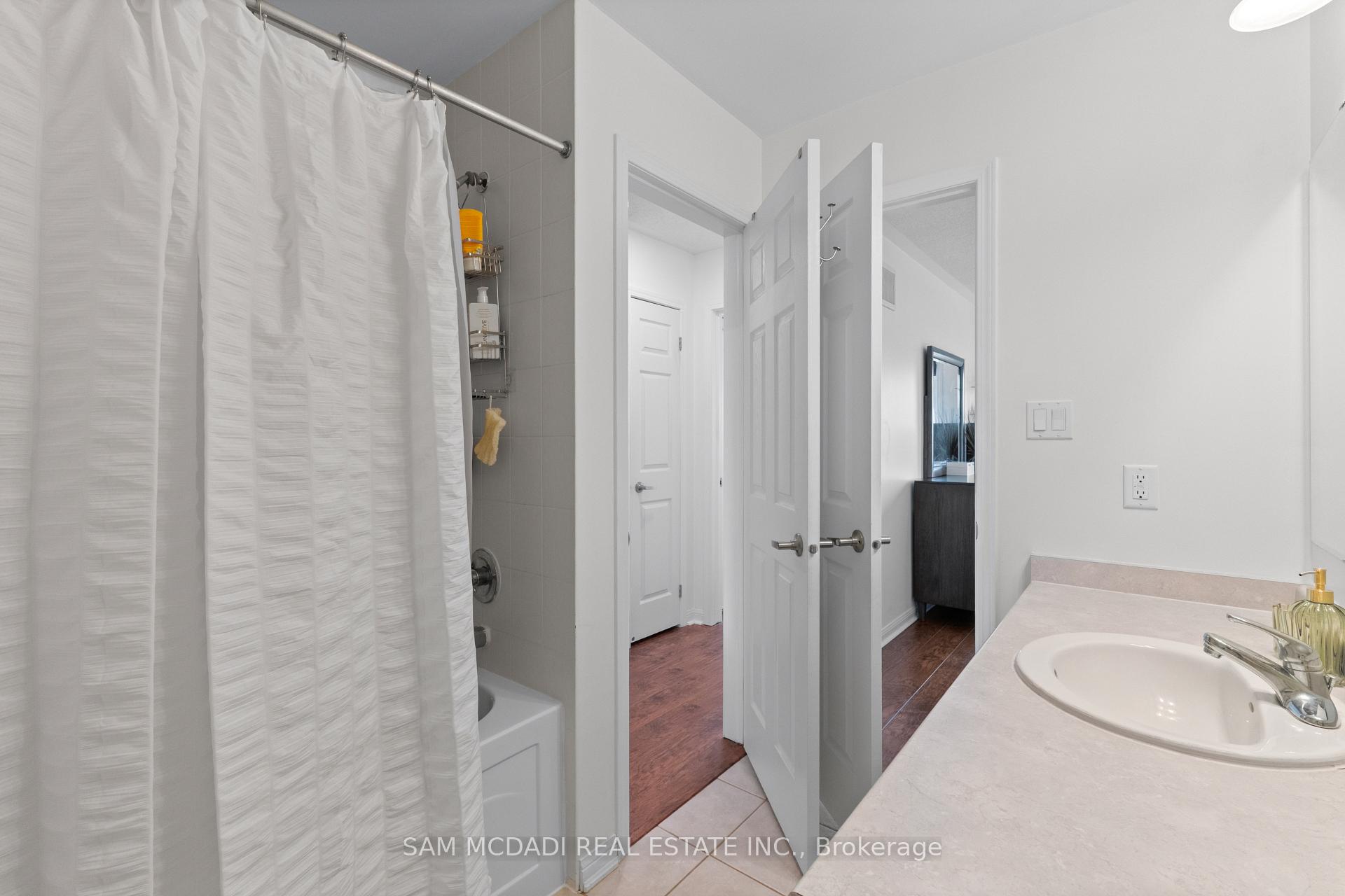 886 Fowles Court