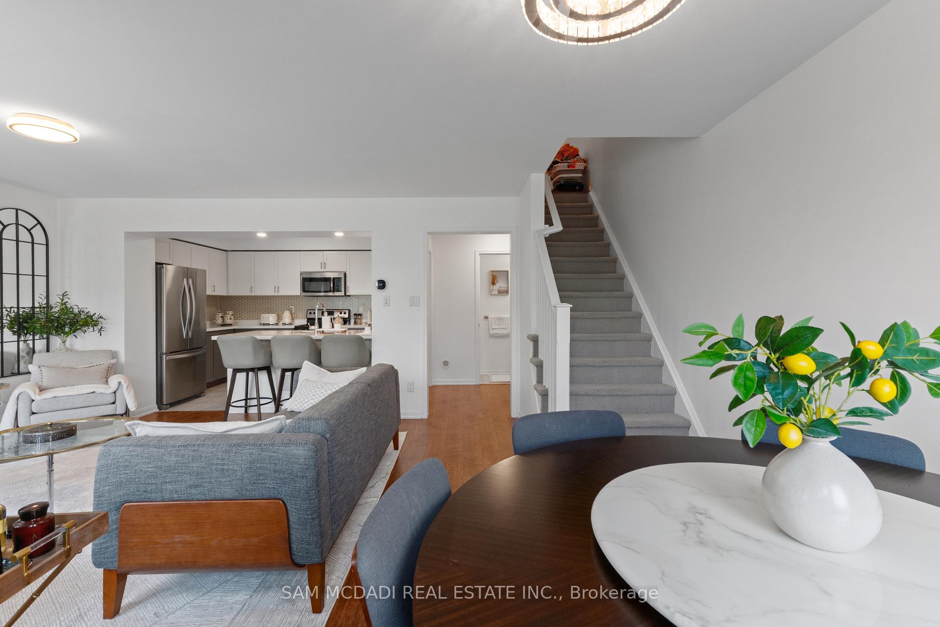 886 Fowles Court