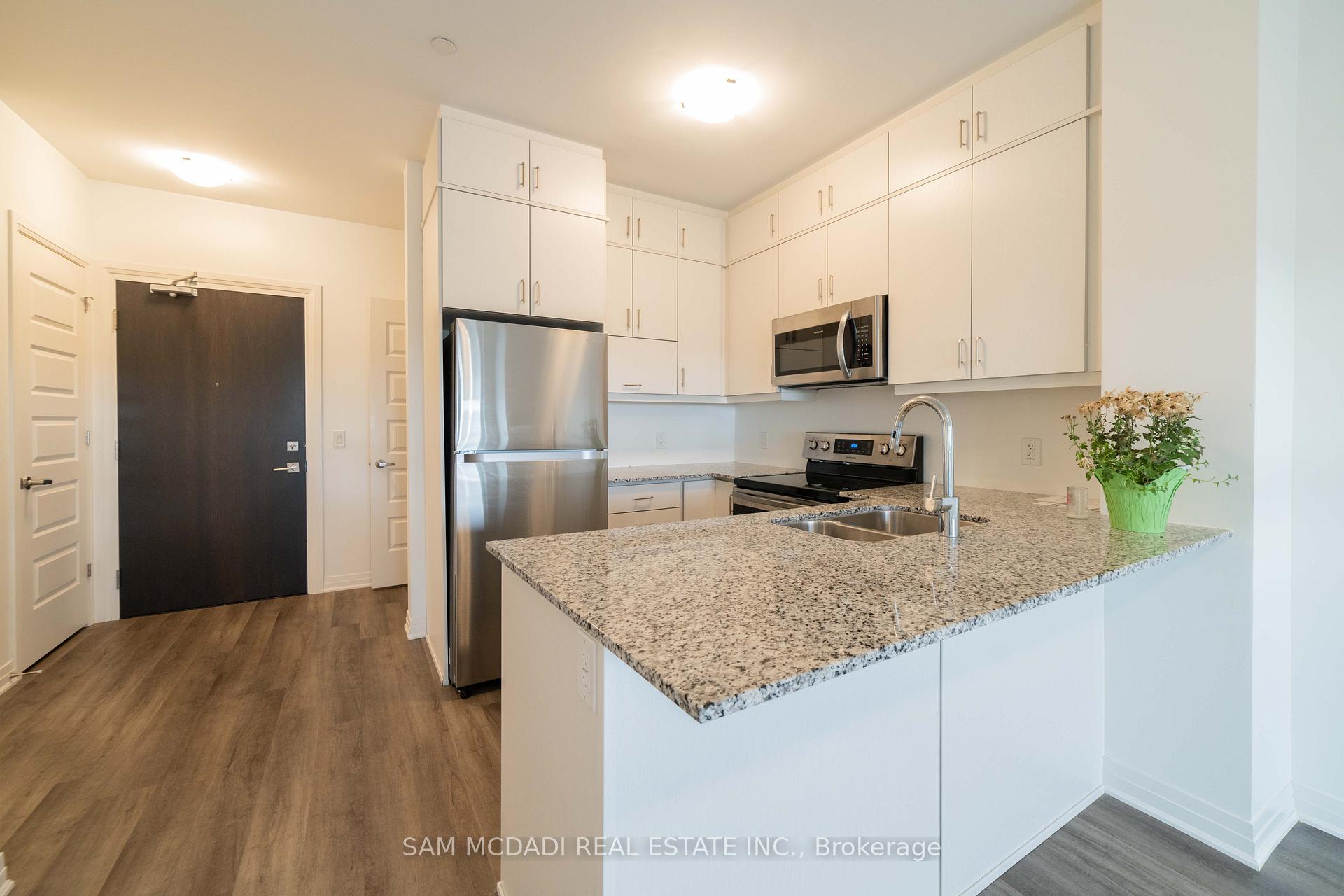 102 Grovewood Common 216