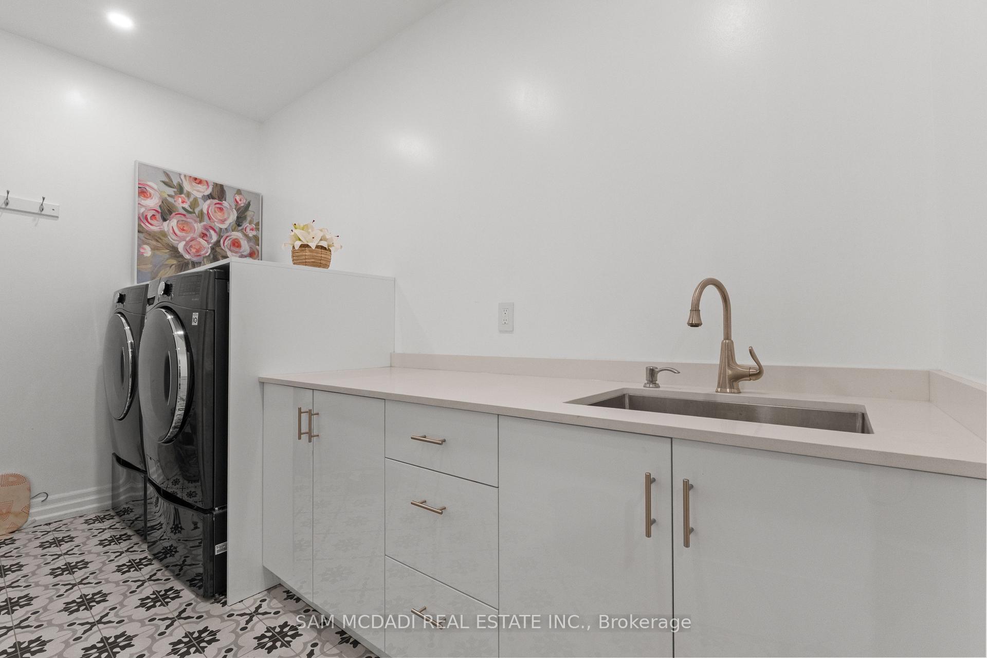 834 Edistel Crescent